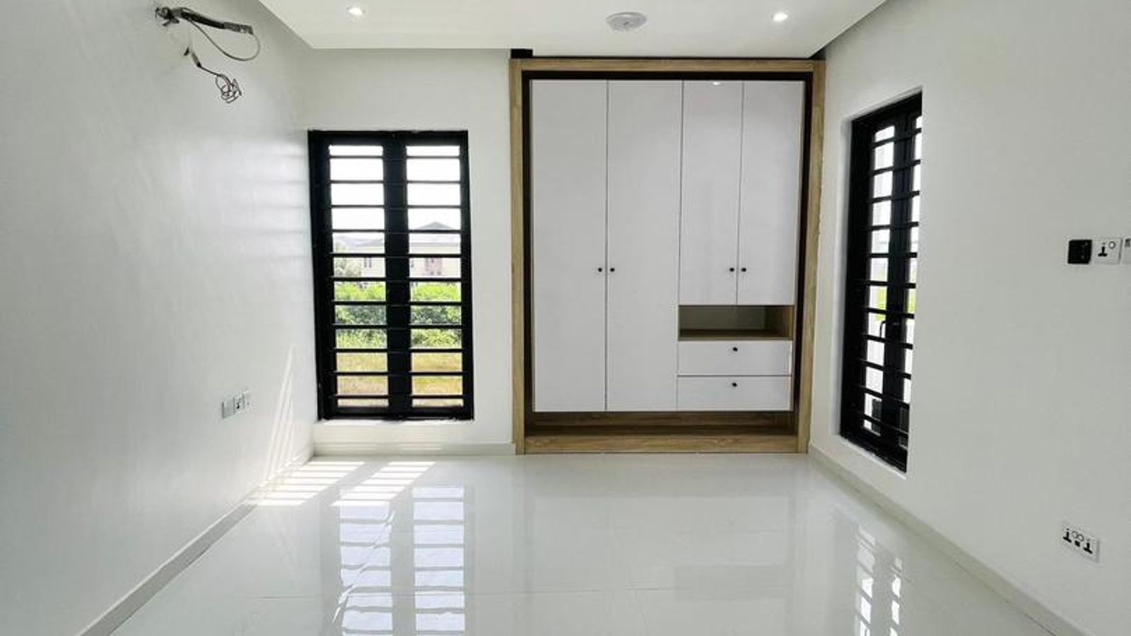 5 Bedroom Fully Detached Duplex