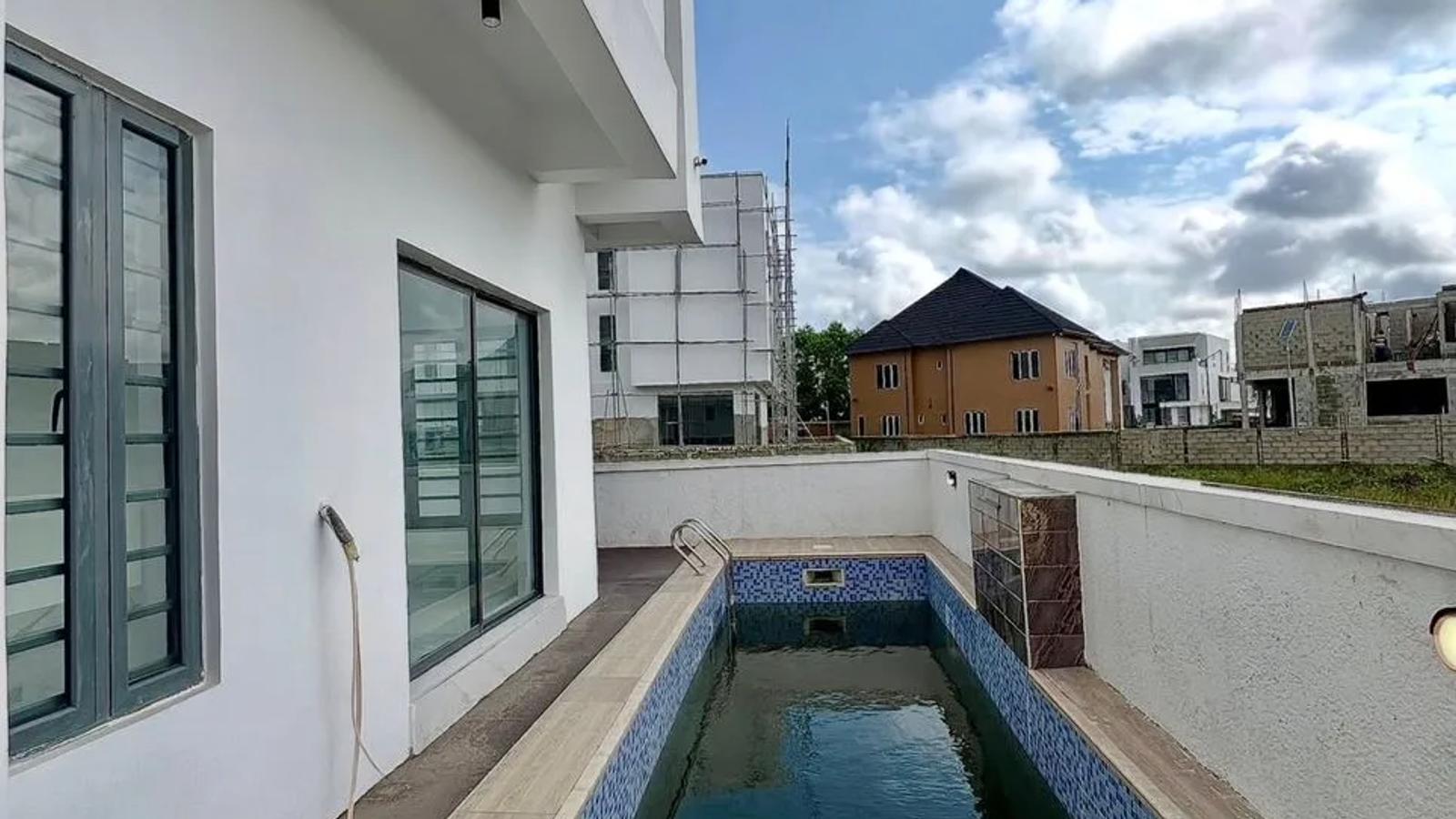 5 Bedroom Fully Detached Duplex