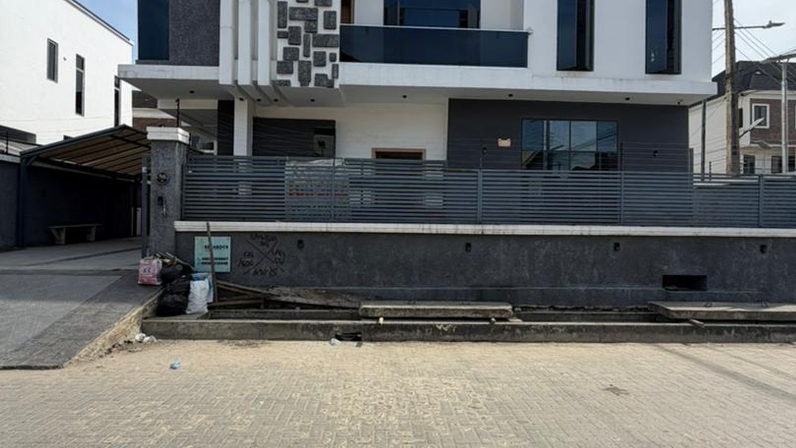 5 Bedroom Fully Detached Duplex