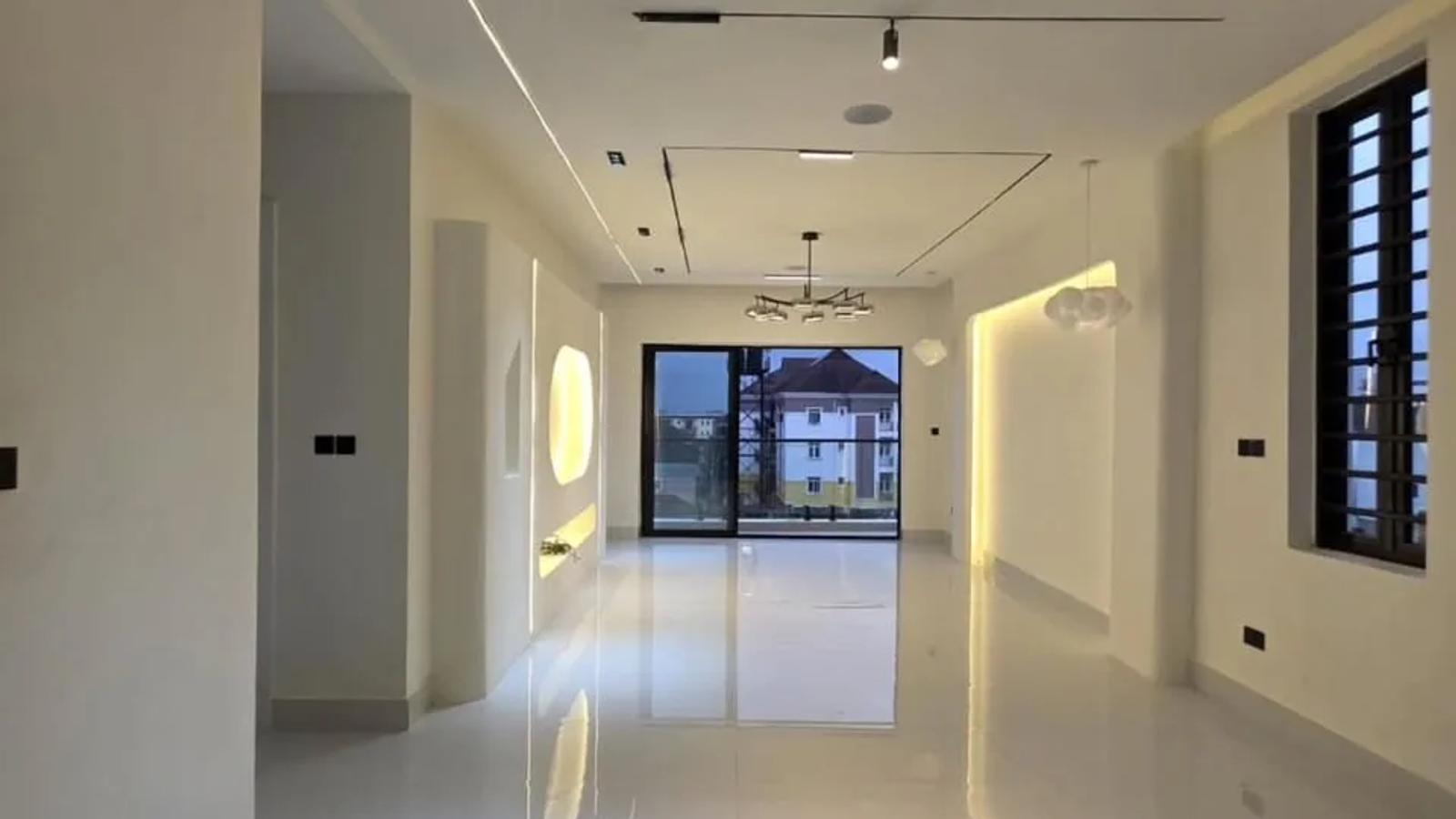 5 Bedroom Fully Detached Duplex