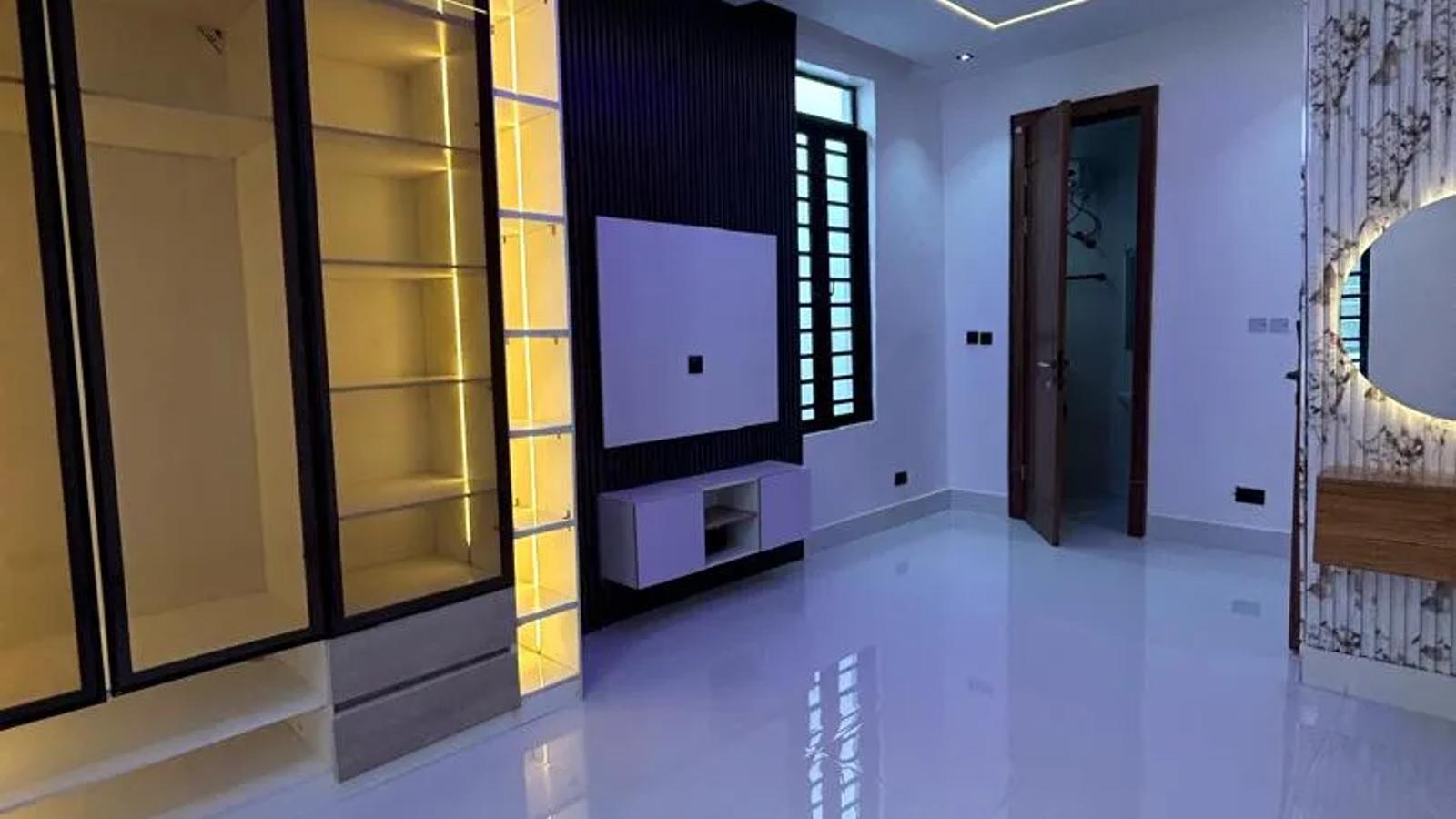 5 Bedroom Fully Detached Duplex