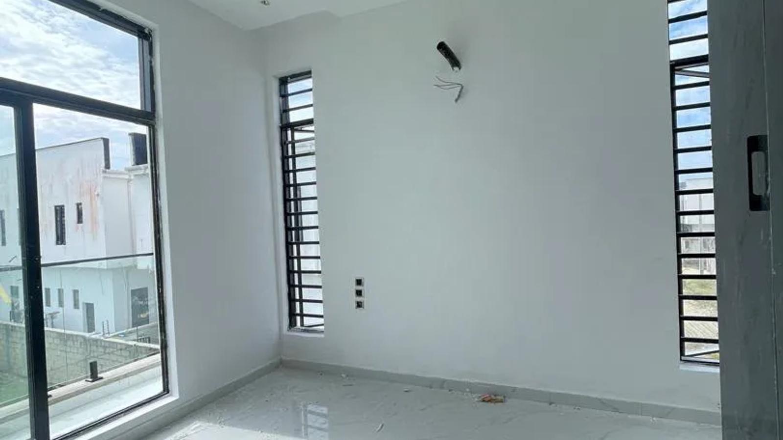 5 Bedroom Fully Detached Duplex