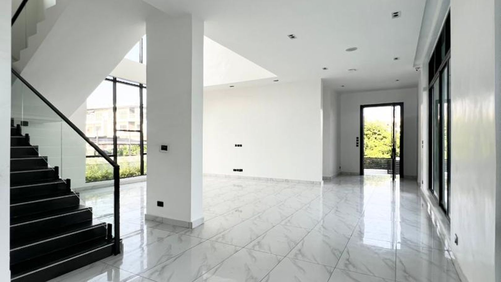 5 Bedroom Fully Detached Duplex