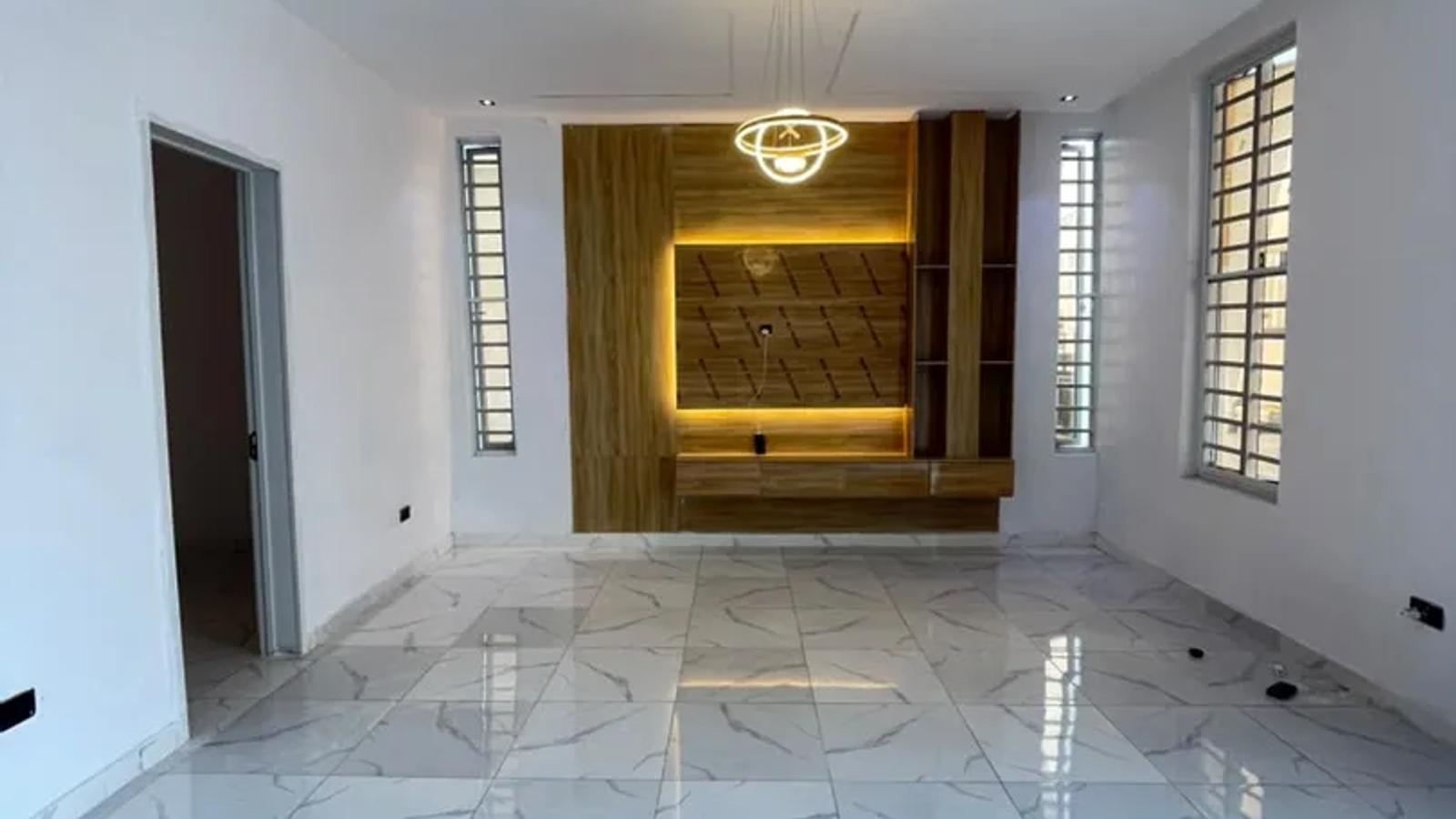 4 BEDROOM FULLY DETACHED DUPLEX