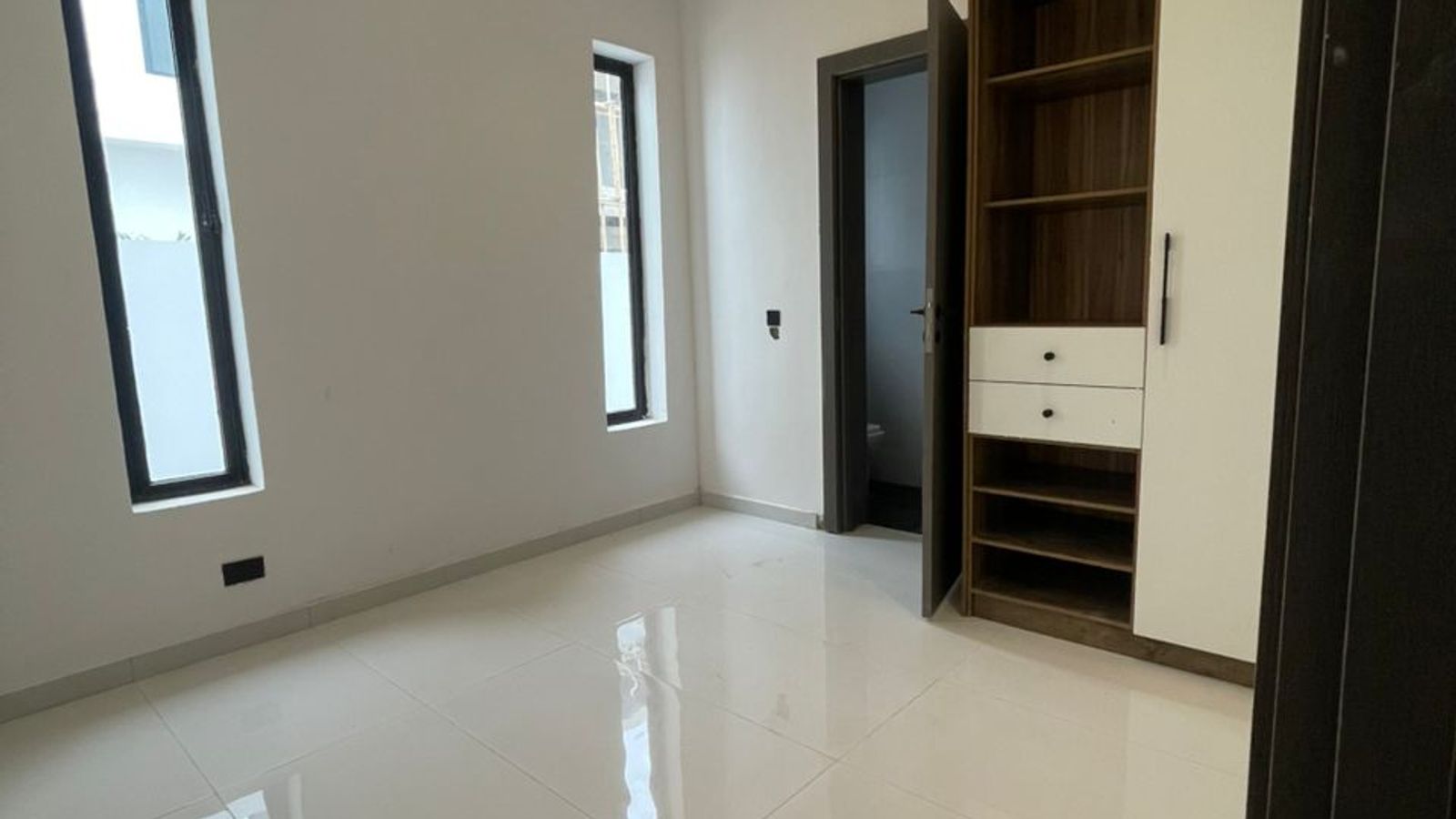 5 Bedroom Fully Detached Duplex