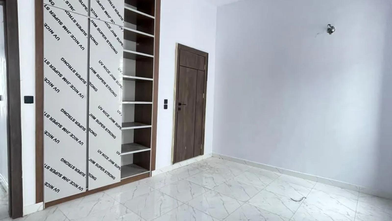 5 Bedroom Fully Detached Duplex