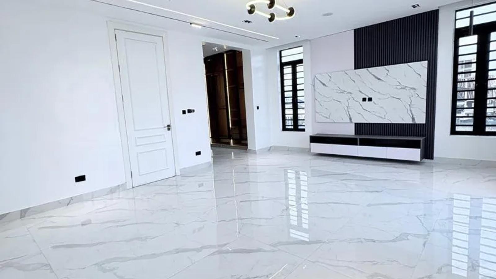 5 Bedroom Fully Detached Duplex