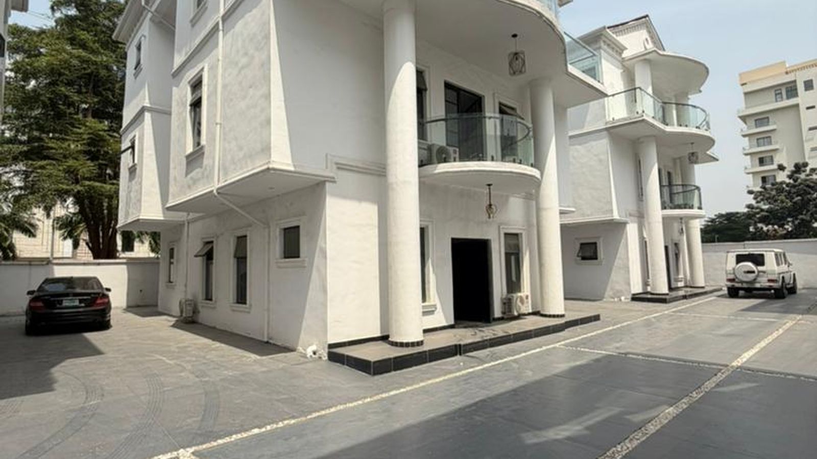 4 Bedroom Fully Detached Duplex