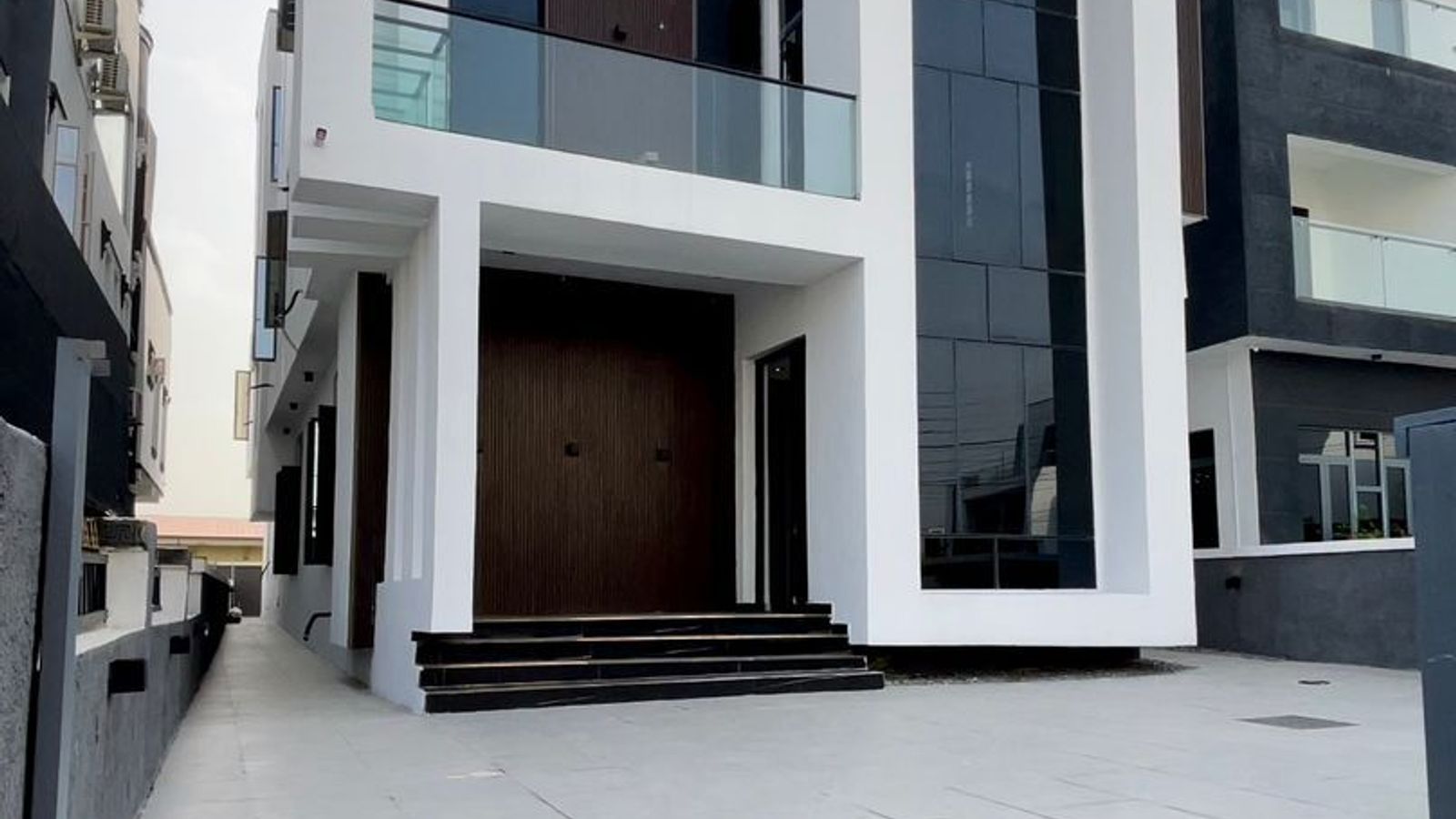 5 Bedroom Fully Detached Duplex