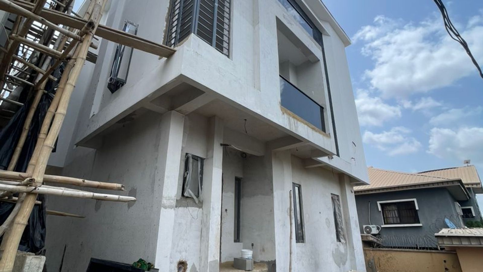 5 Bedroom Fully Detached Duplex