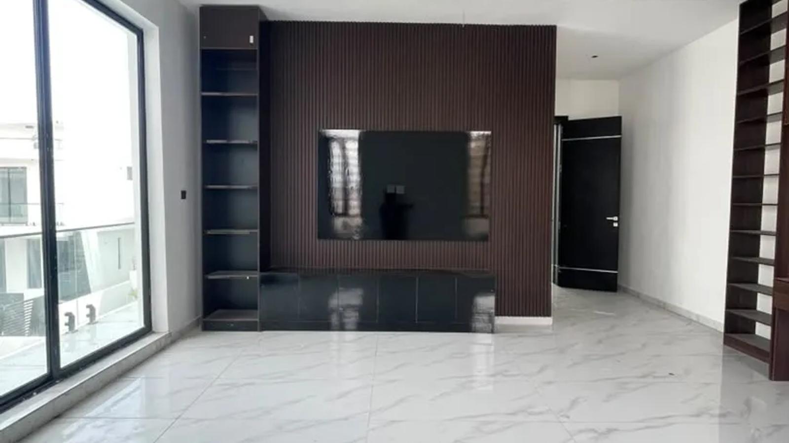 4 BEDROOM FULLY-DETACHED DUPLEX WITH BQ
