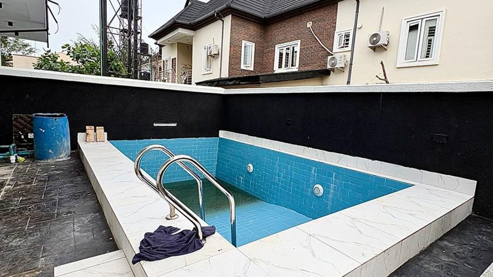 5 Bedroom Fully Detached Duplex