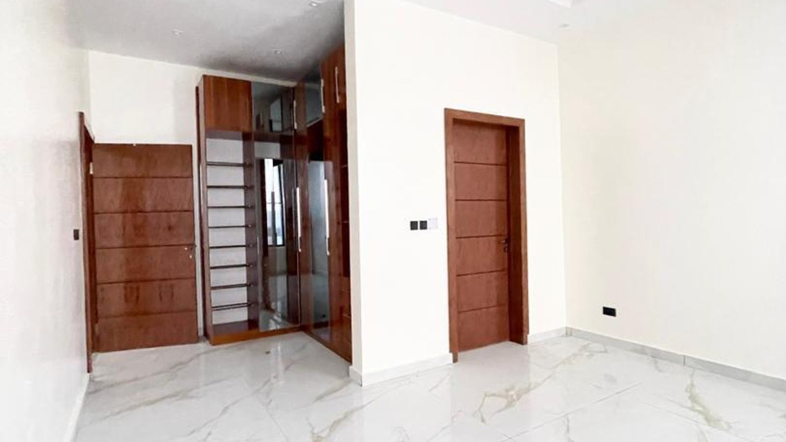 5 Bedroom Fully Detached Duplex