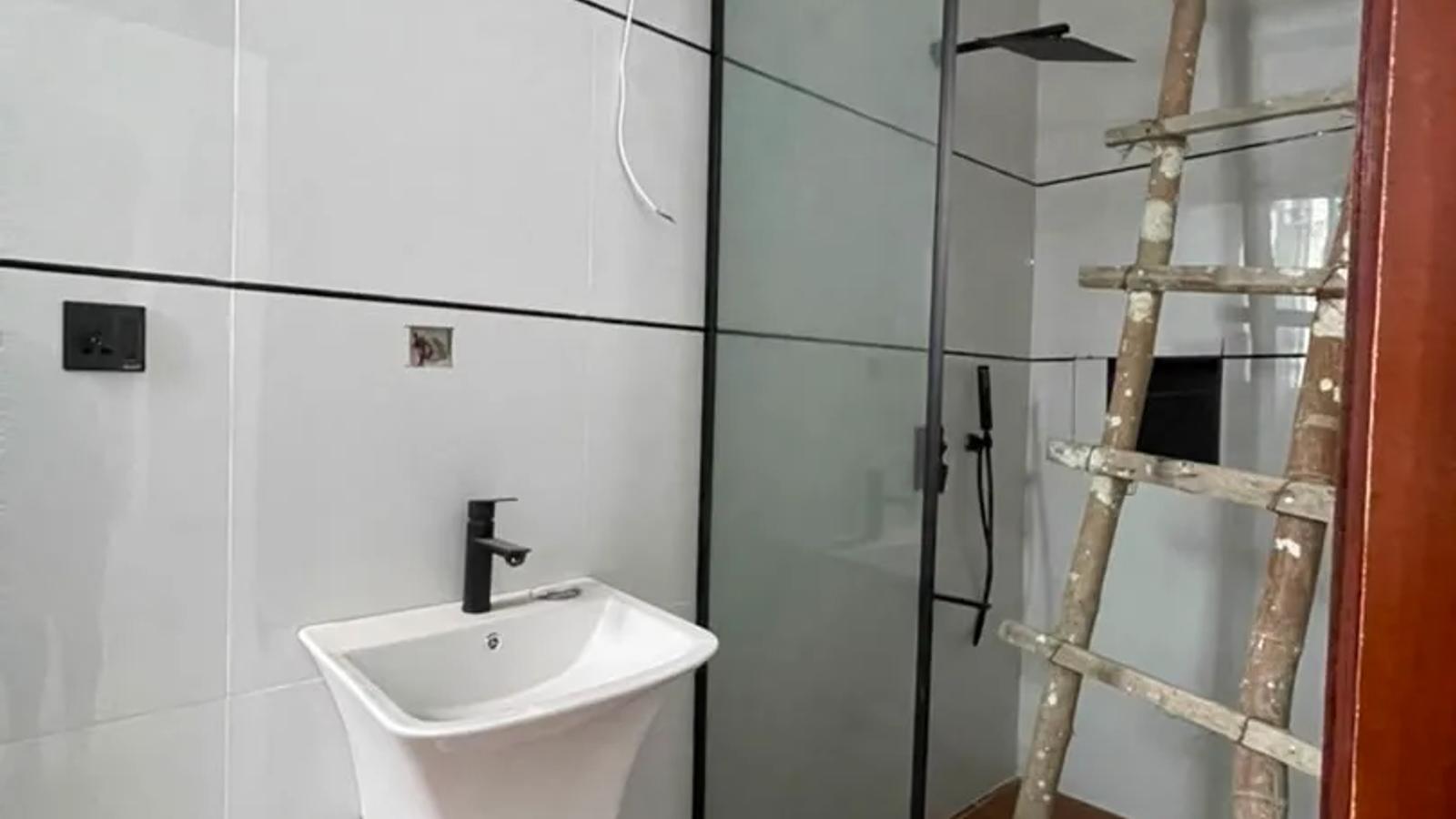 5 Bedroom Fully Detached Duplex