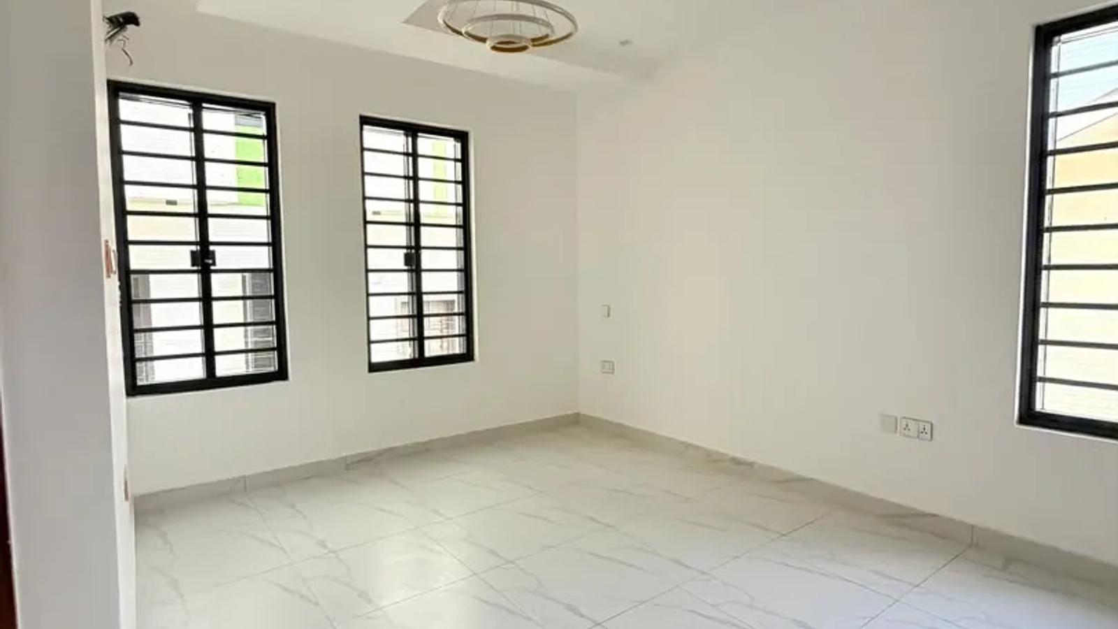 5 Bedroom Fully Detached Duplex