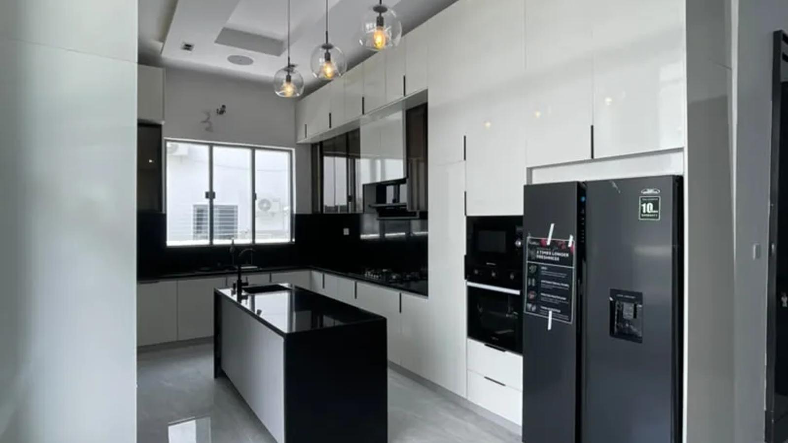 5 Bedroom Fully Detached Duplex