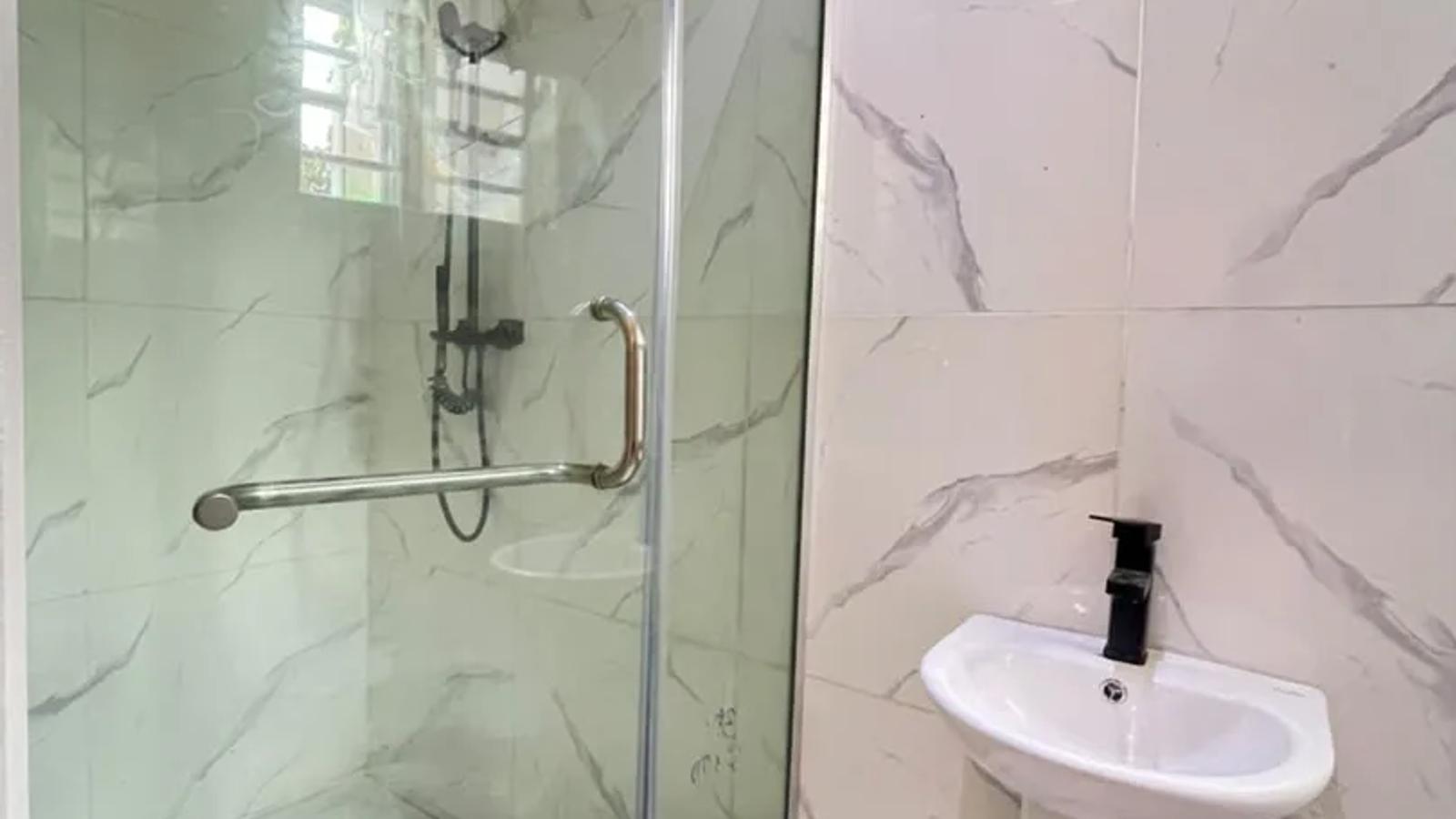 4 BEDROOM FULLY DETACHED DUPLEX