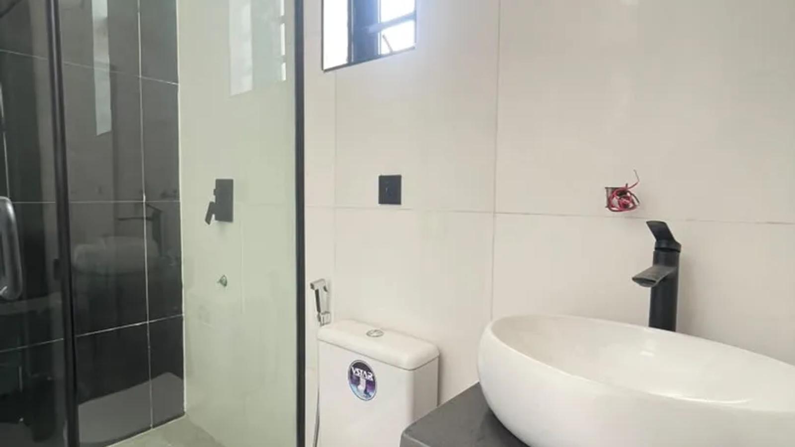 4 BEDROOM FULLY-DETACHED DUPLEX WITH BQ