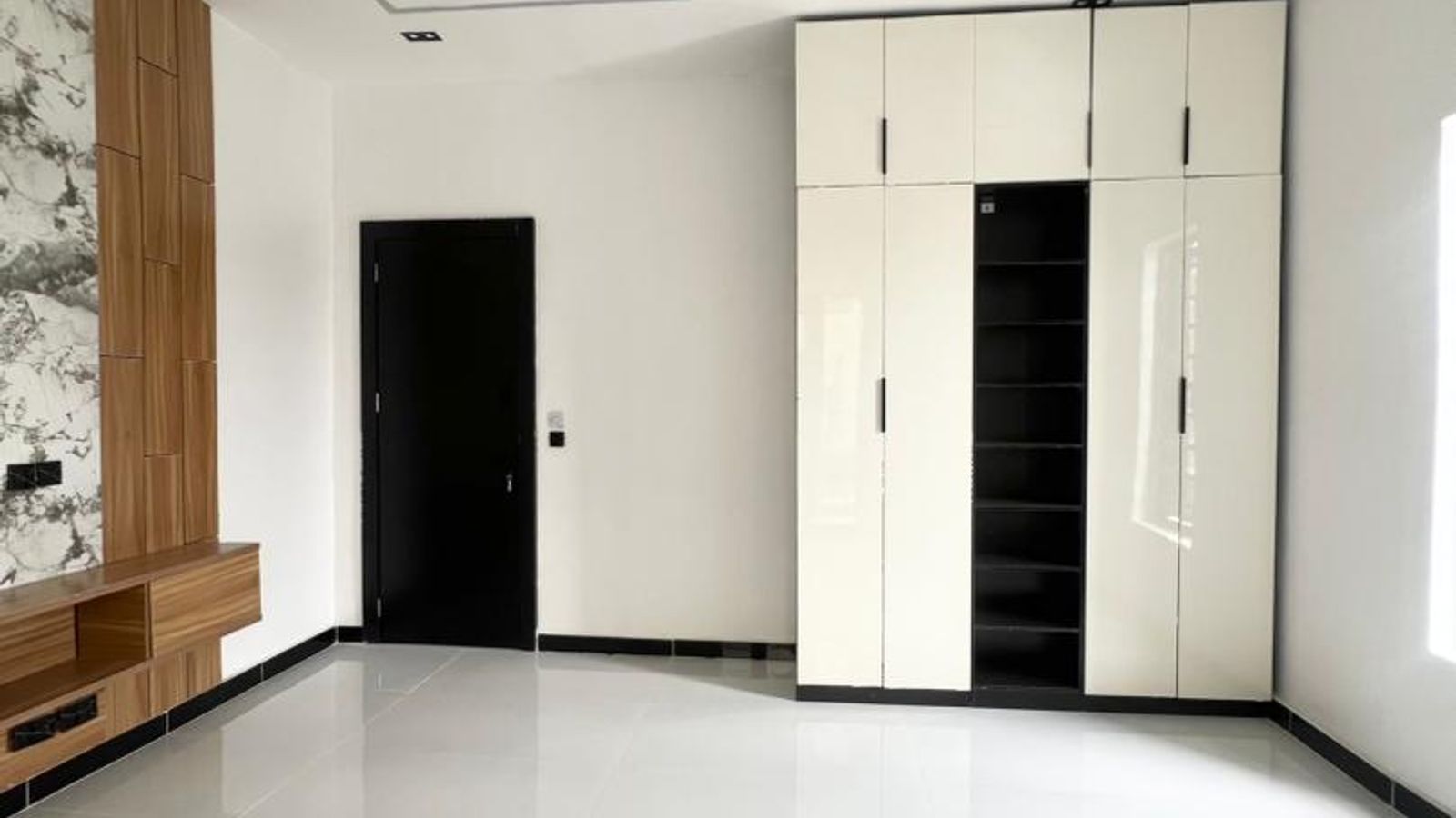5 Bedroom Fully Detached Duplex