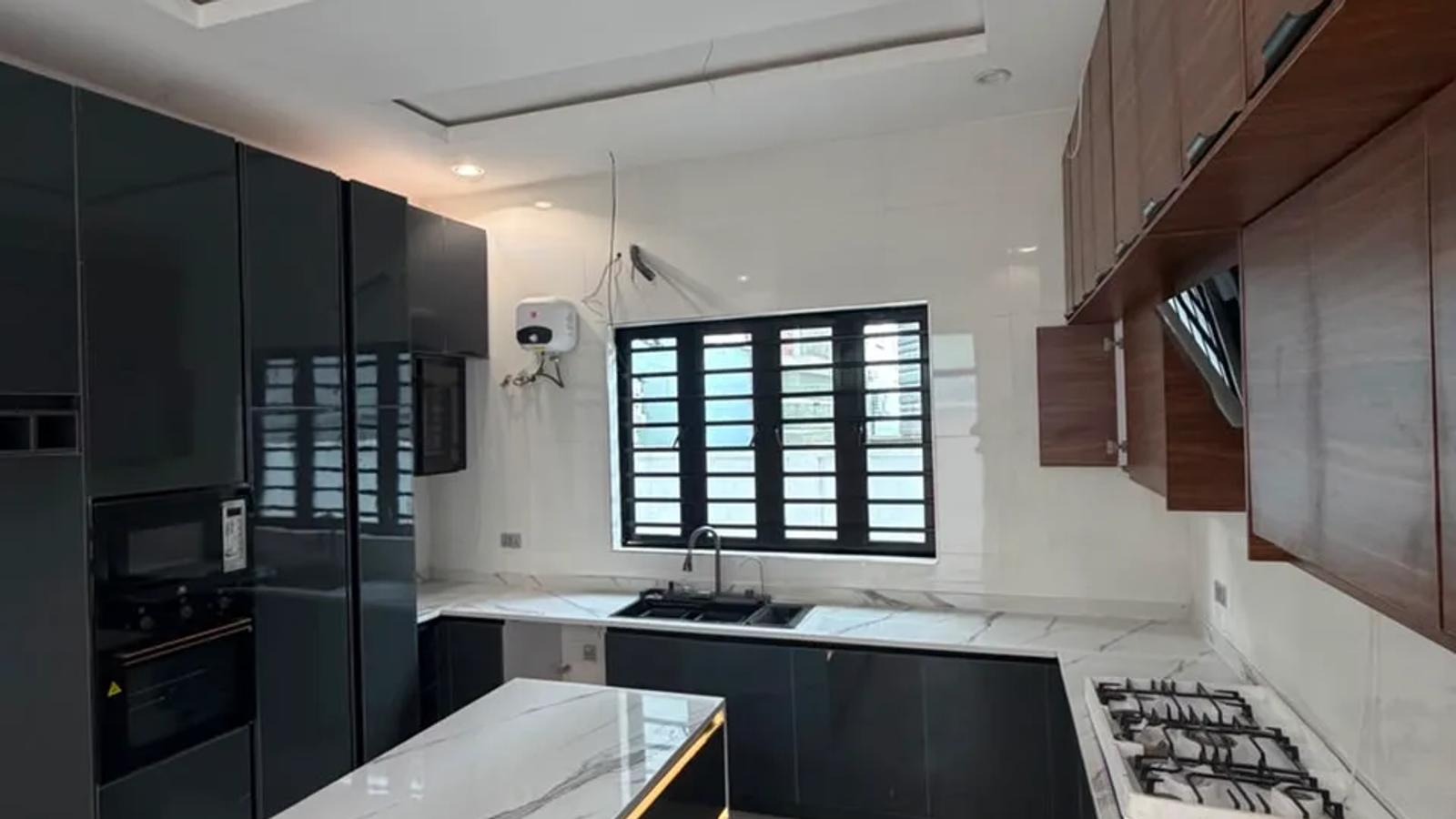 5 Bedroom Fully Detached Duplex