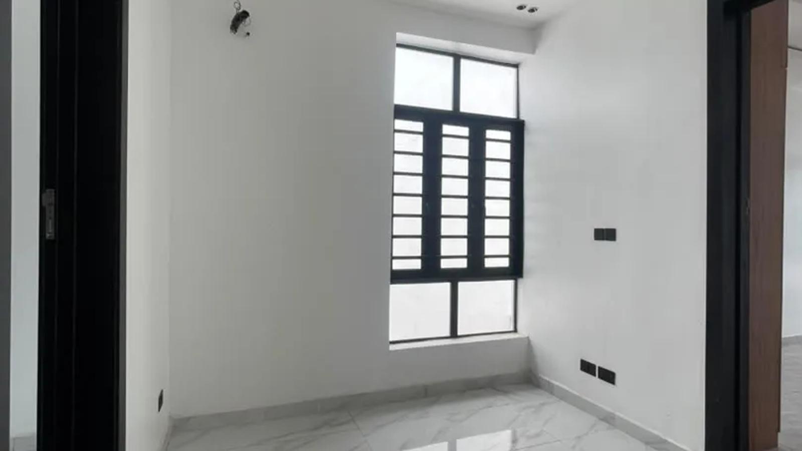 4 BEDROOM FULLY-DETACHED DUPLEX WITH BQ