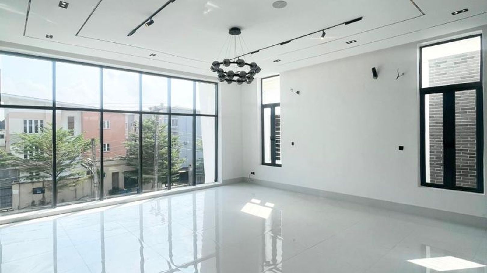 5 Bedroom Fully Detached Duplex
