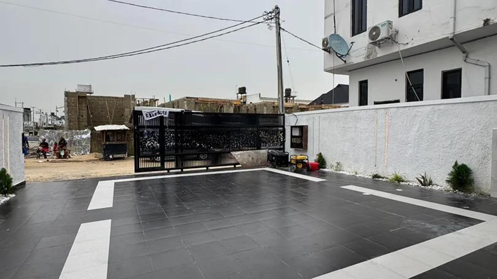 5 Bedroom Fully Detached Duplex