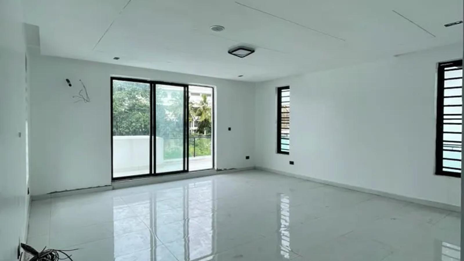 5 Bedroom Fully Detached Duplex