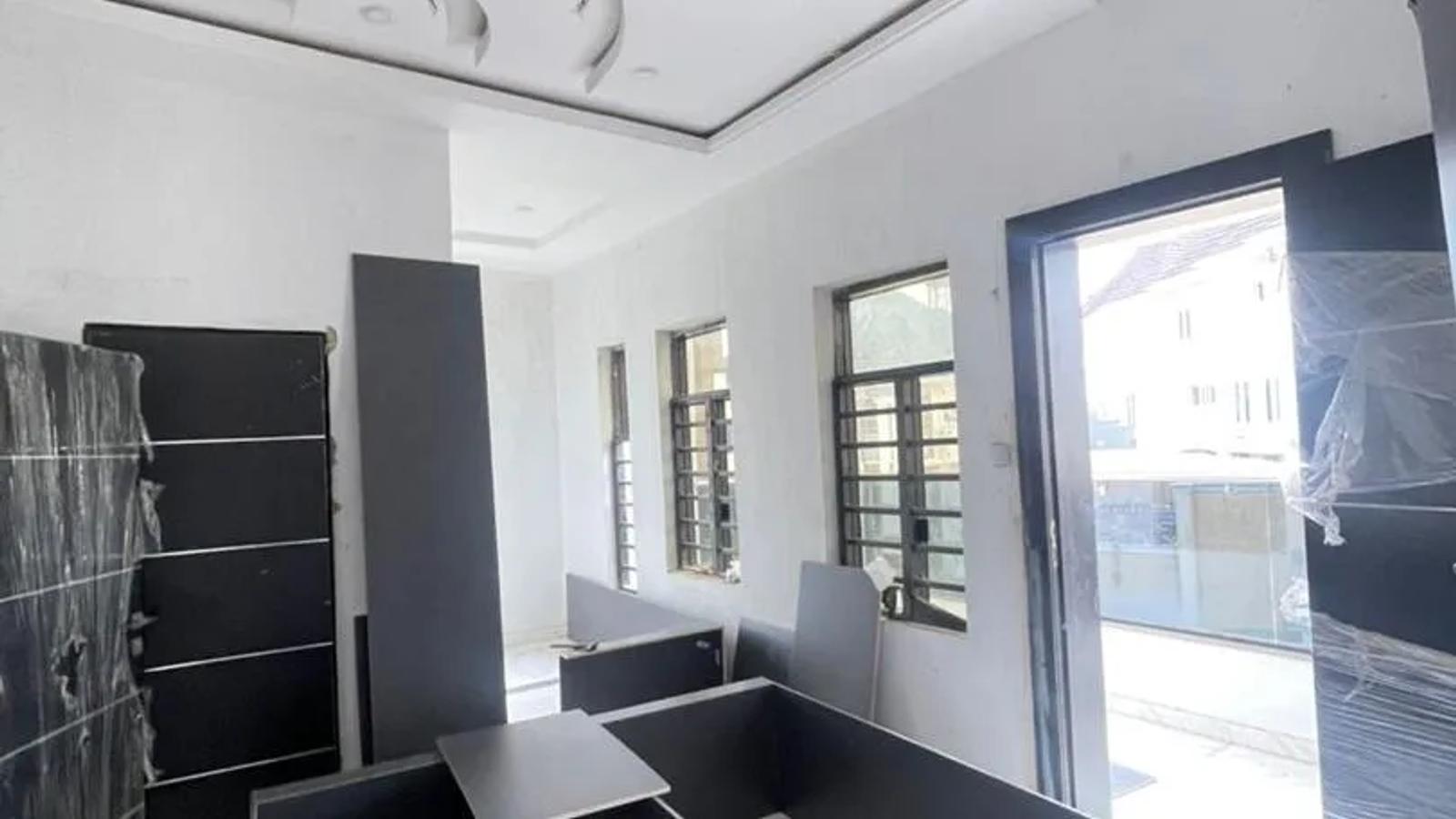 5 Bedroom Fully Detached Duplex
