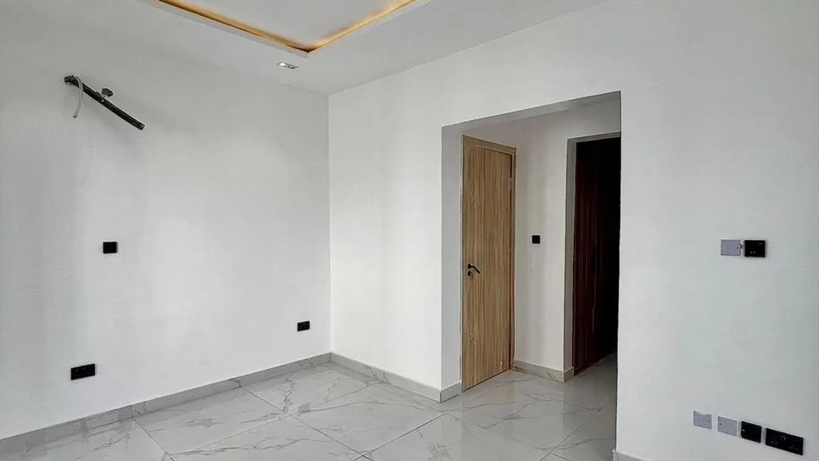 5 Bedroom Fully Detached Duplex