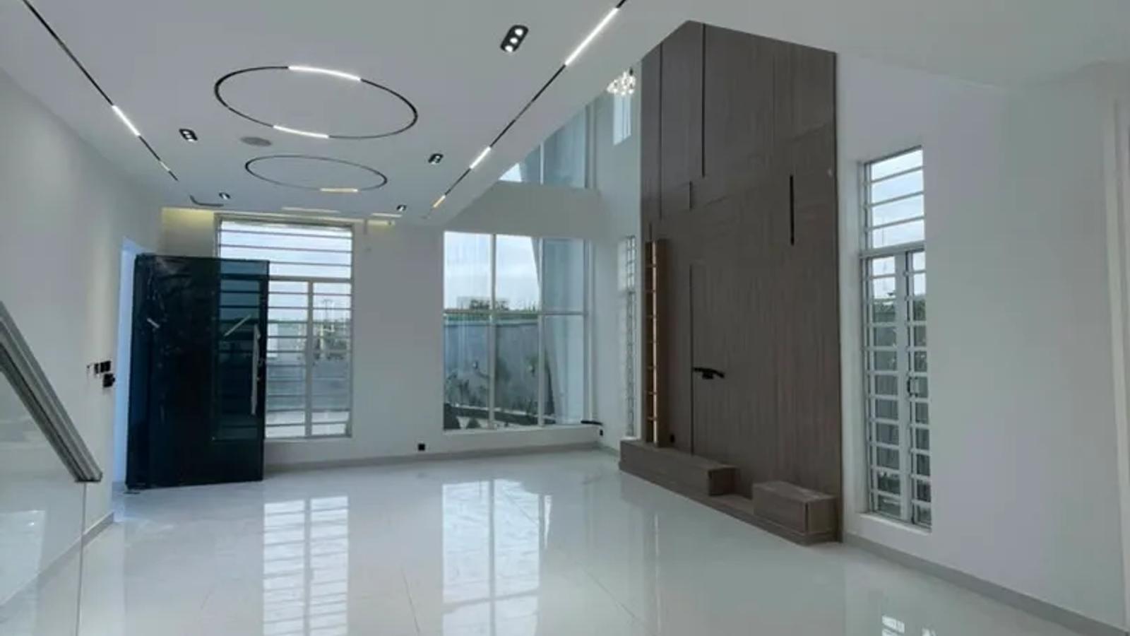 5 Bedroom Fully Detached Duplex