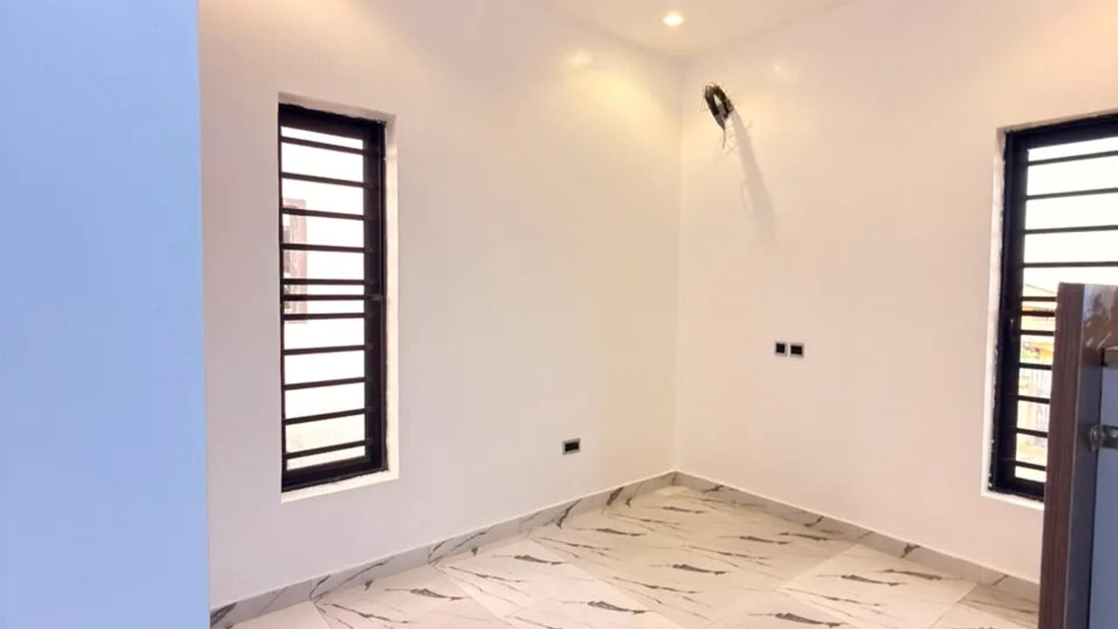 5 Bedroom Fully Detached Duplex