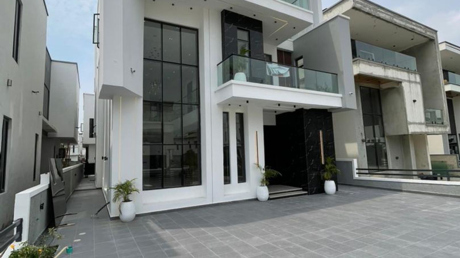 5 Bedroom Fully Detached Duplex