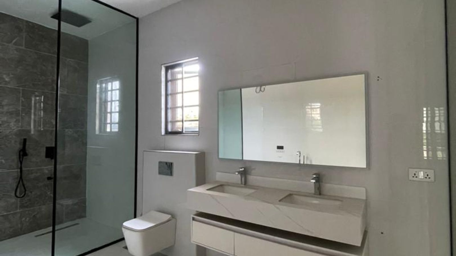 5 Bedroom Fully Detached Duplex
