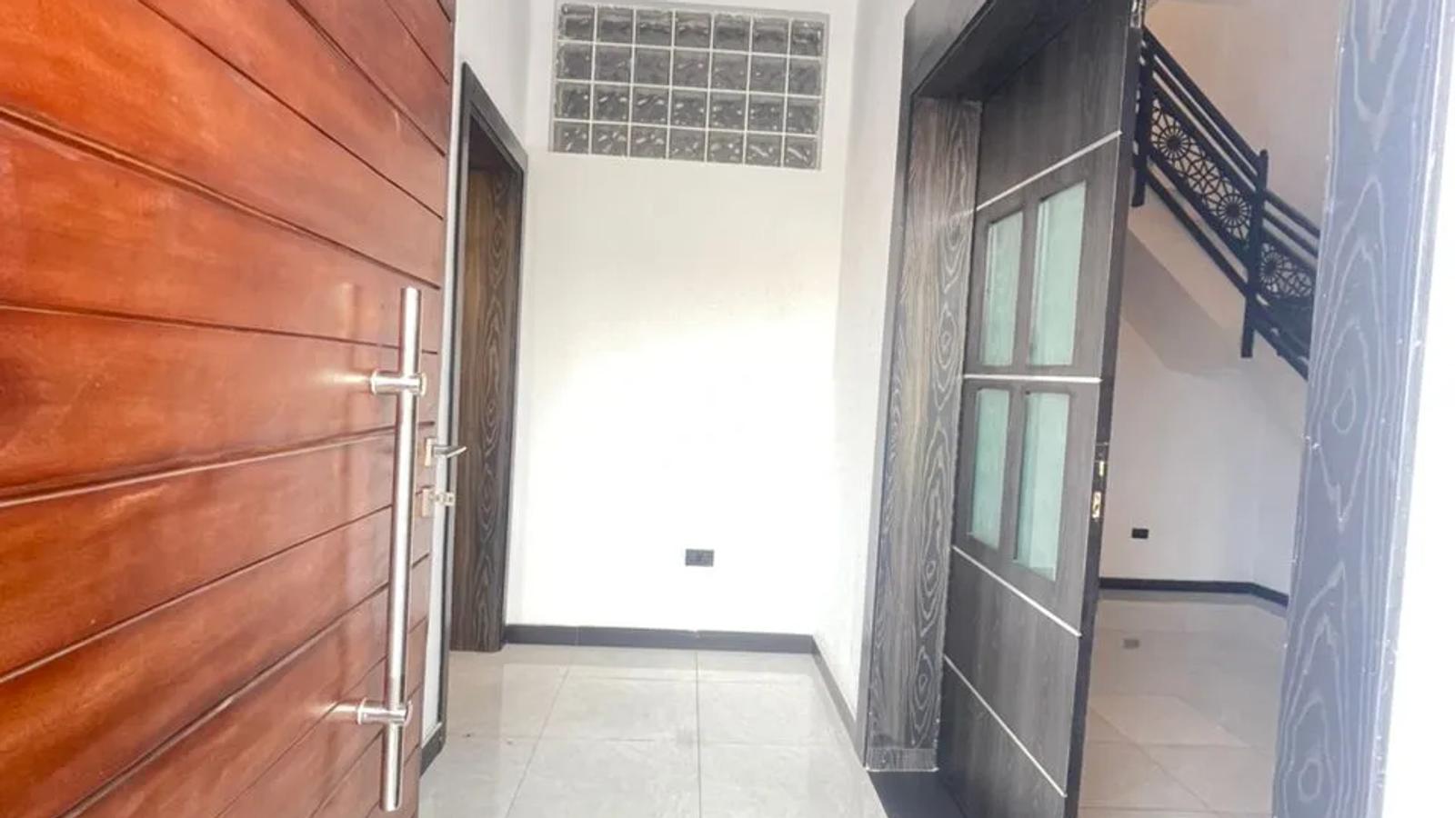 6 Bedroom Fully Detached Duplex