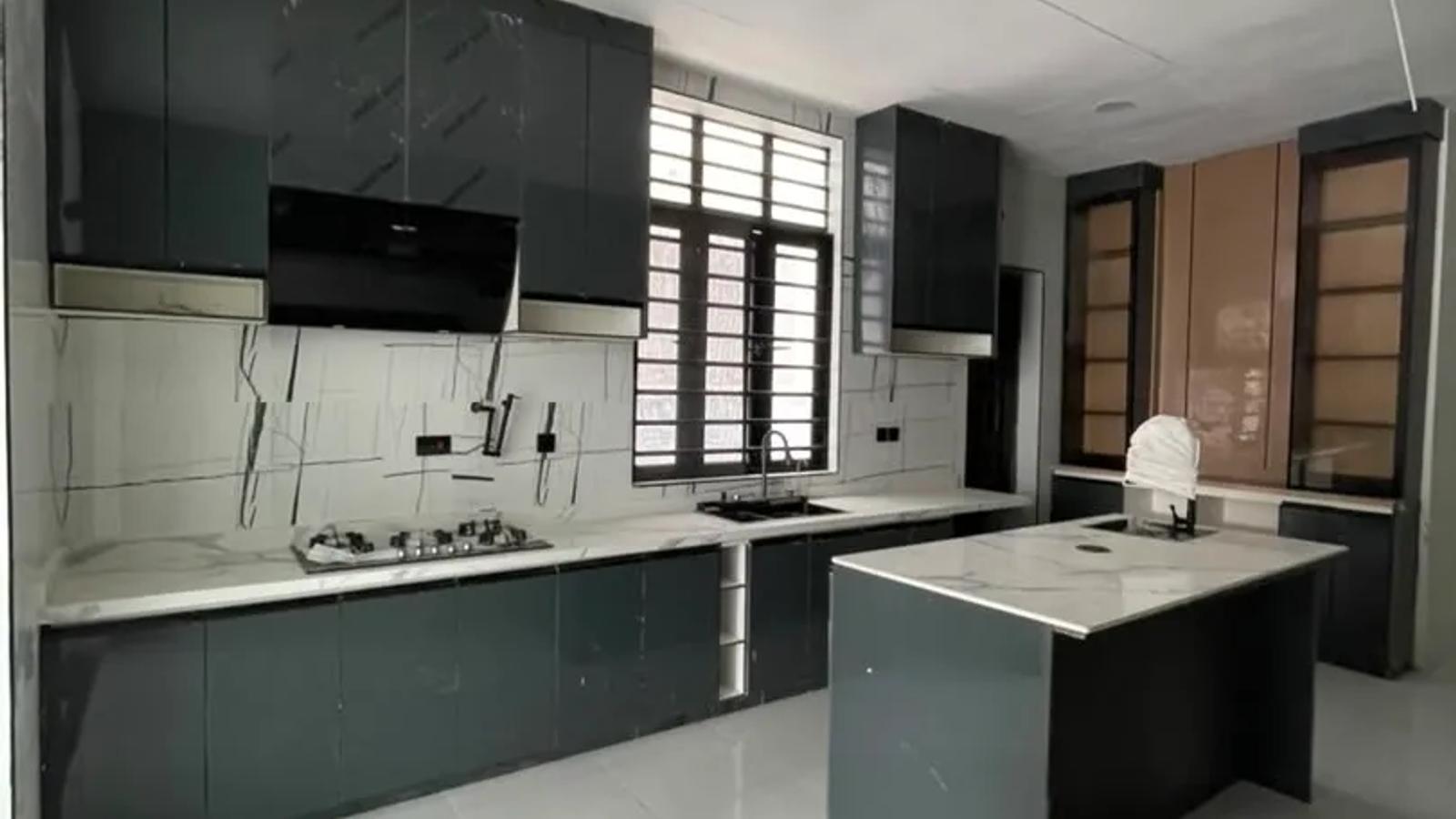 5 Bedroom Fully Detached Duplex