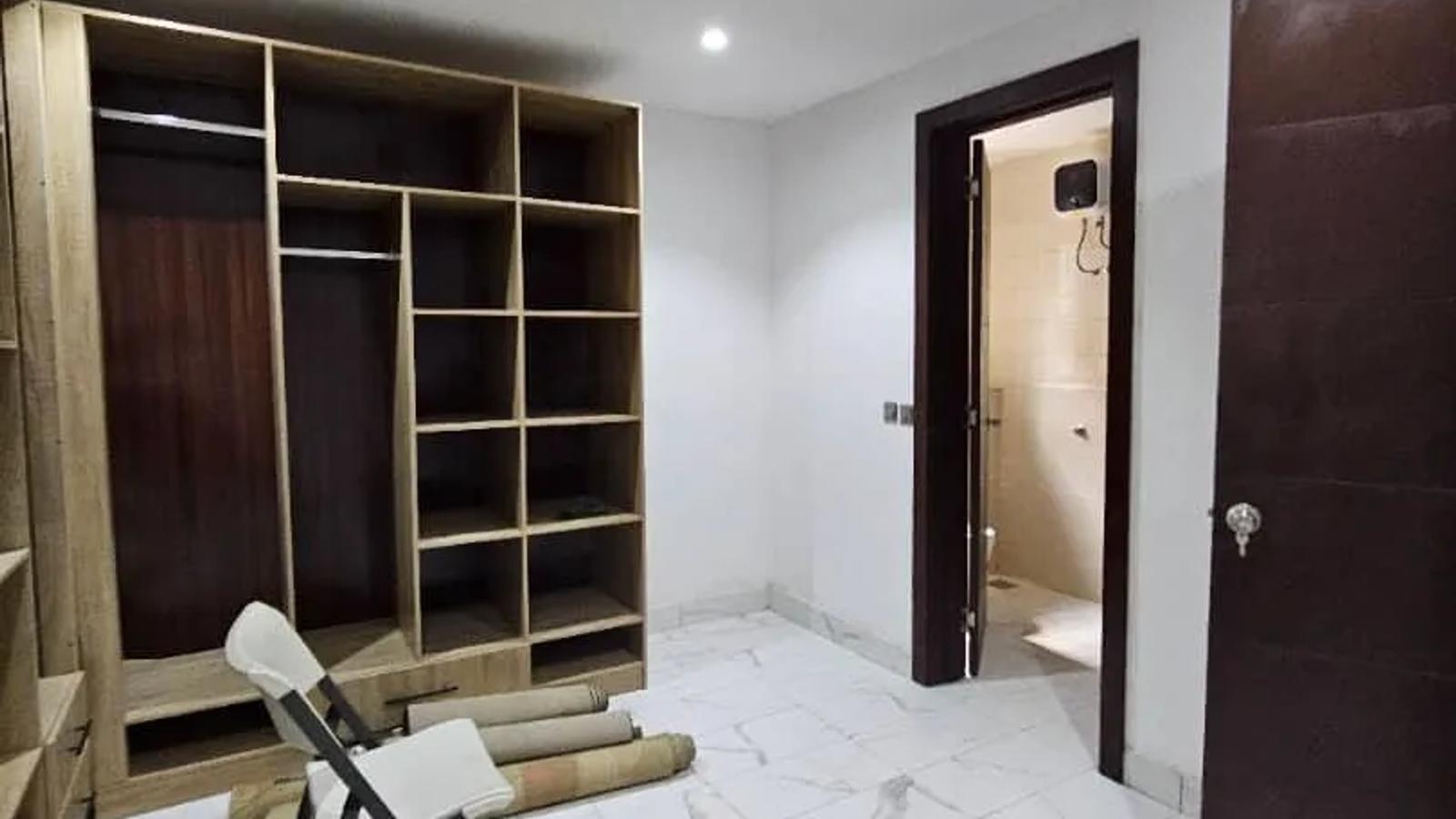6 Bedroom Fully Detached Duplex