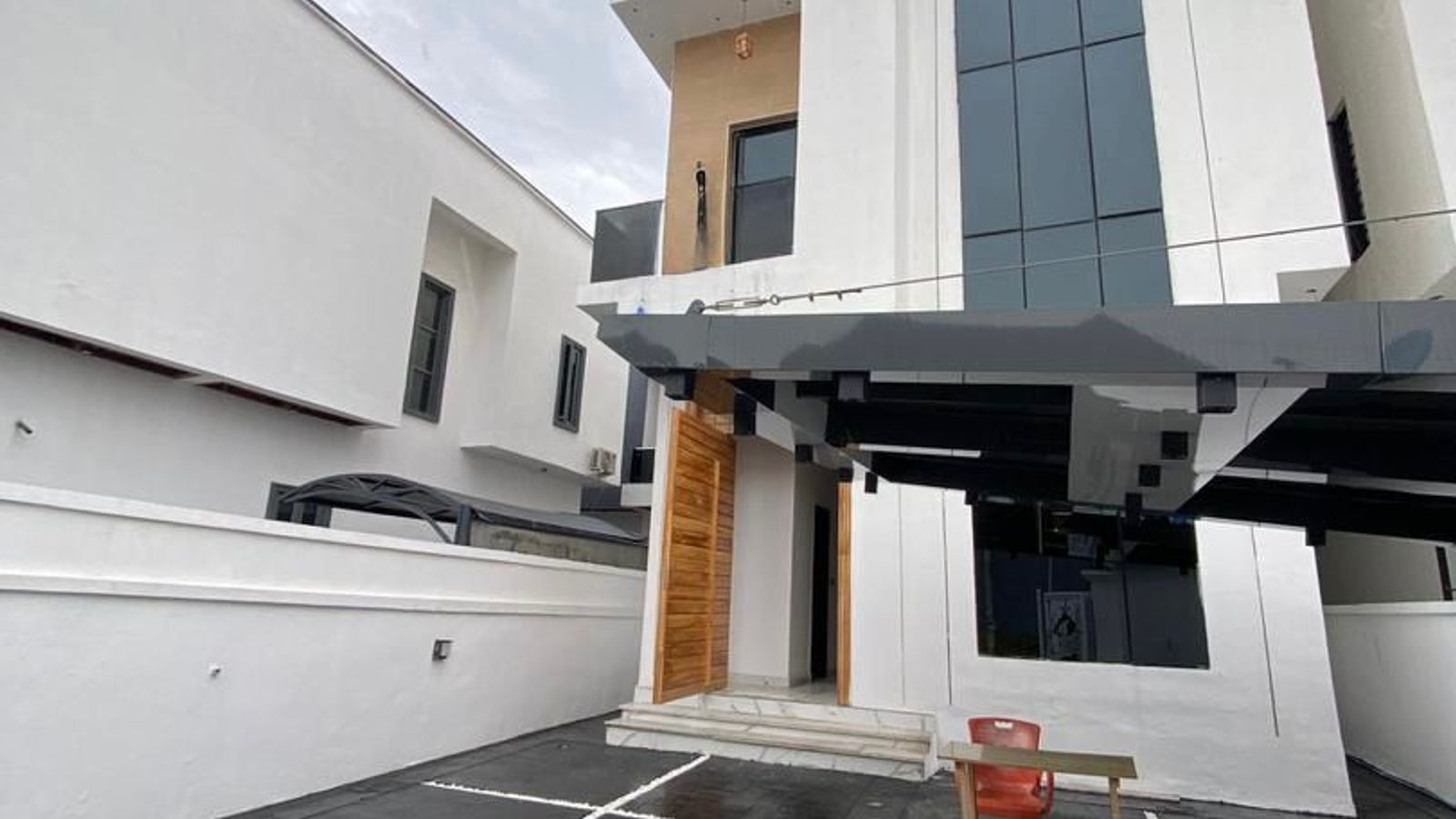 5 Bedroom Fully Detached Duplex