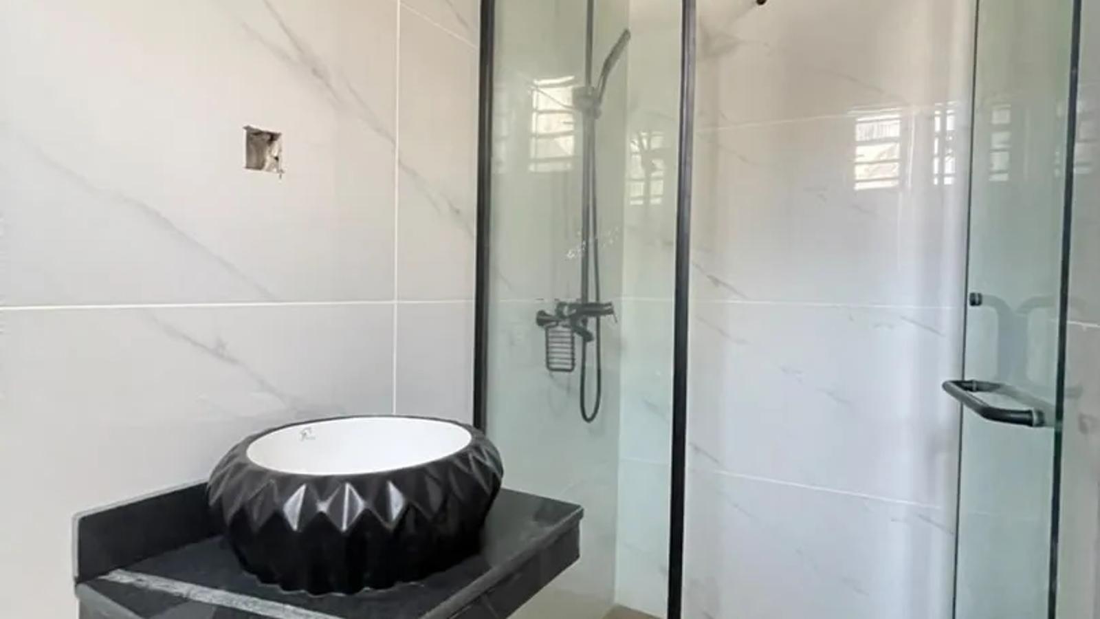 5 Bedroom Fully Detached Duplex