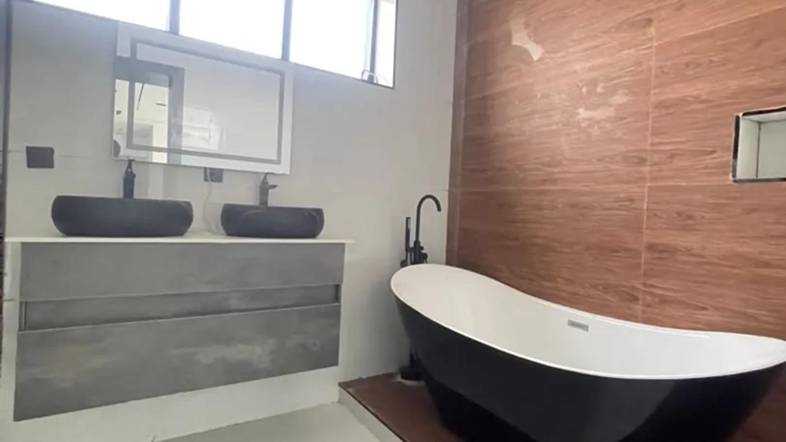 5 Bedroom Fully Detached Duplex