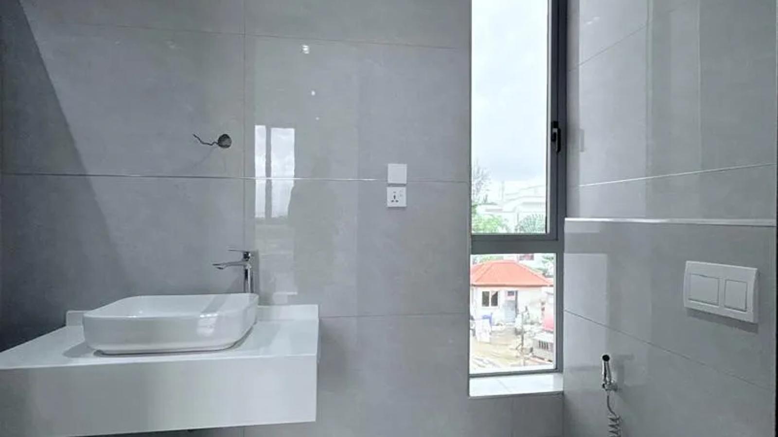 5 Bedroom Fully Detached Duplex