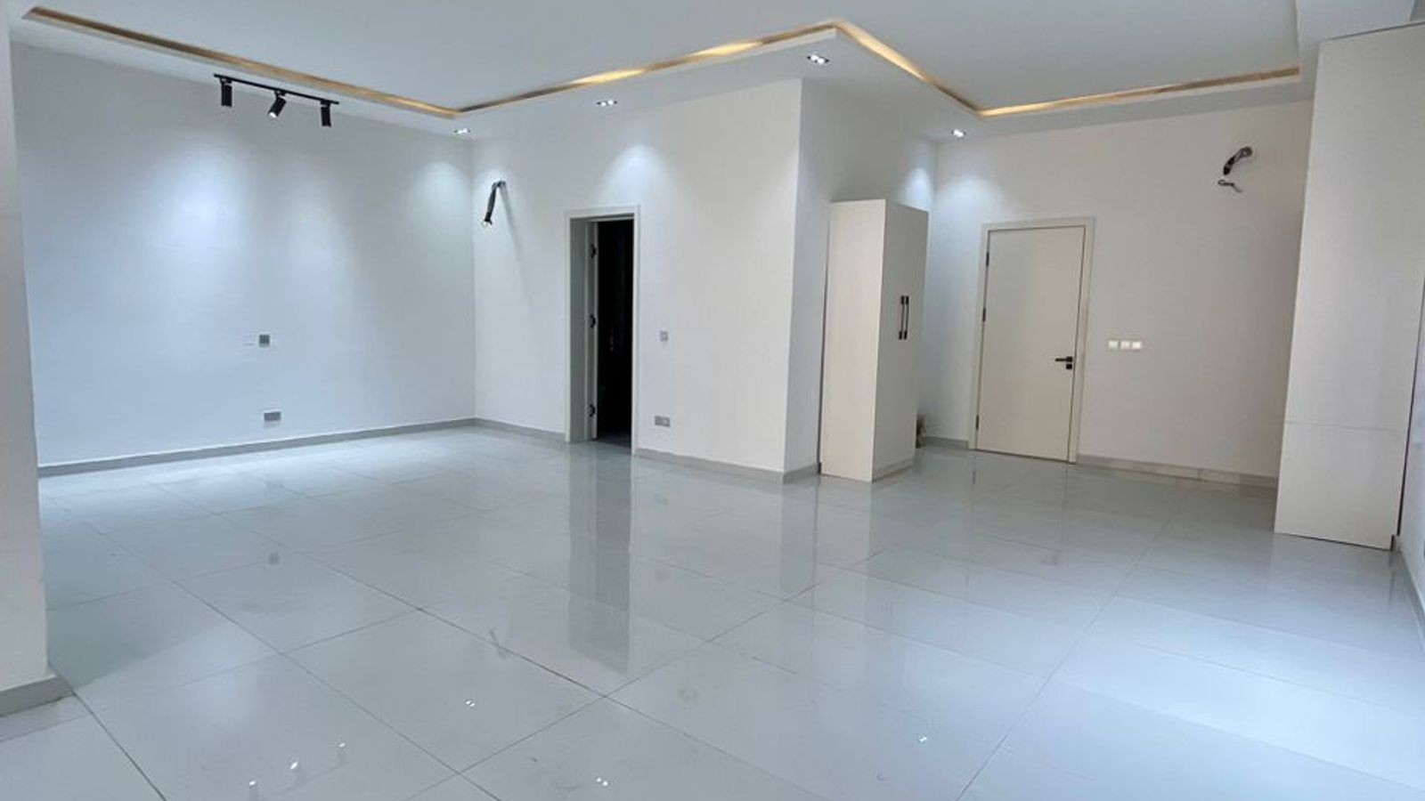 5 Bedroom Fully Detached Duplex