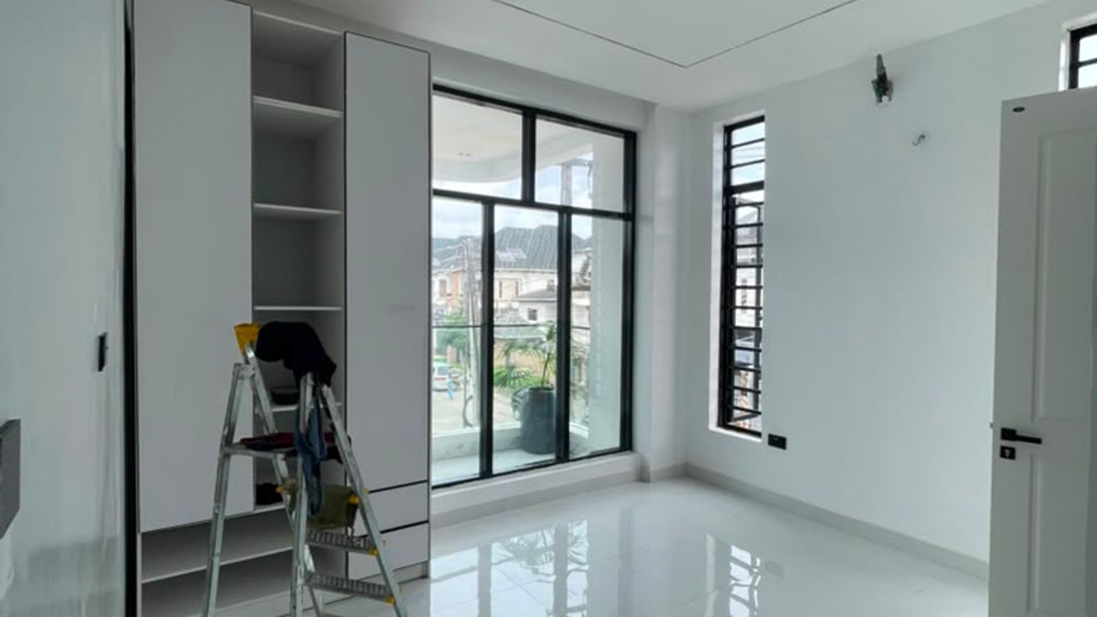 5 Bedroom Fully Detached Duplex