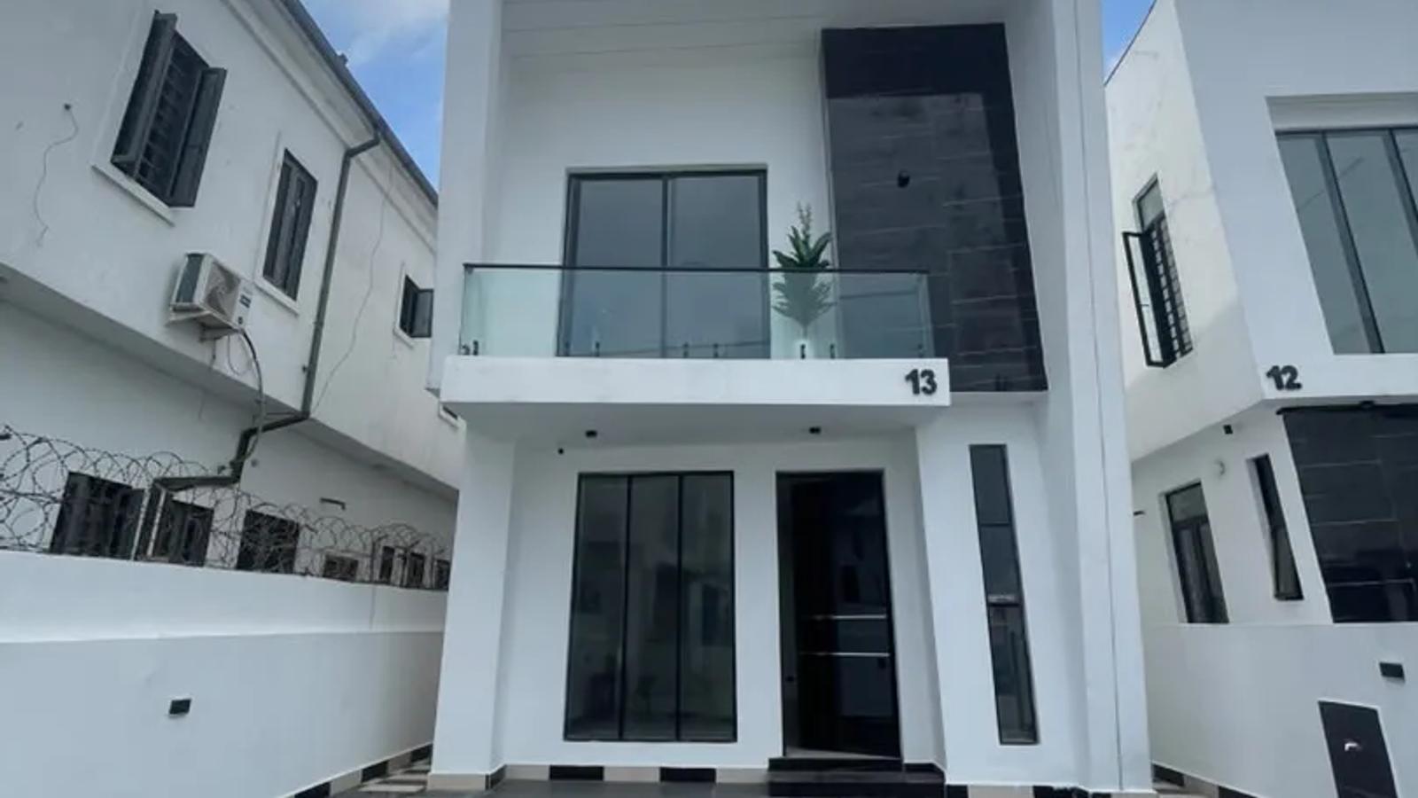 4 BEDROOM FULLY-DETACHED DUPLEX WITH BQ