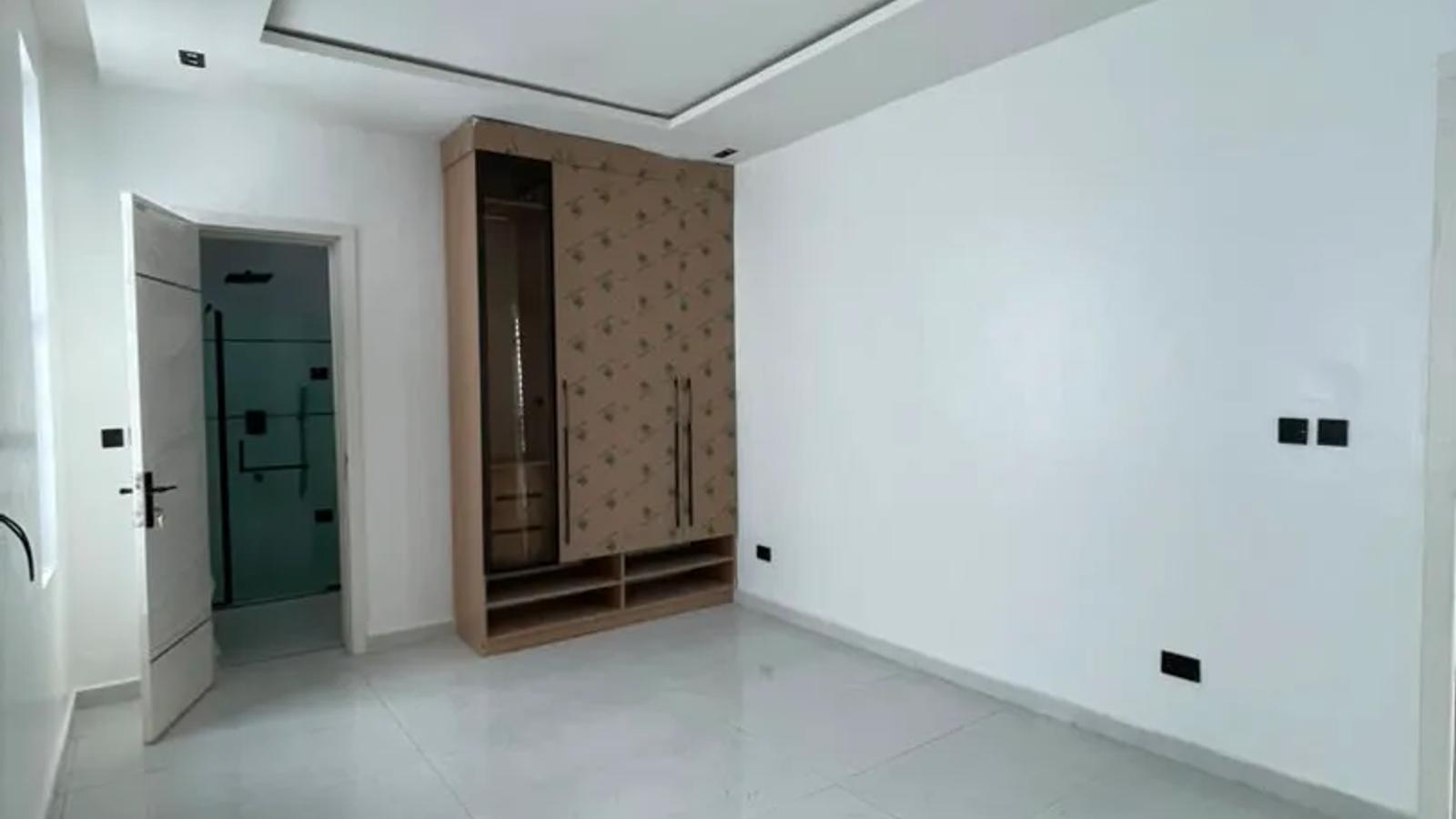 5 Bedroom Fully Detached Duplex