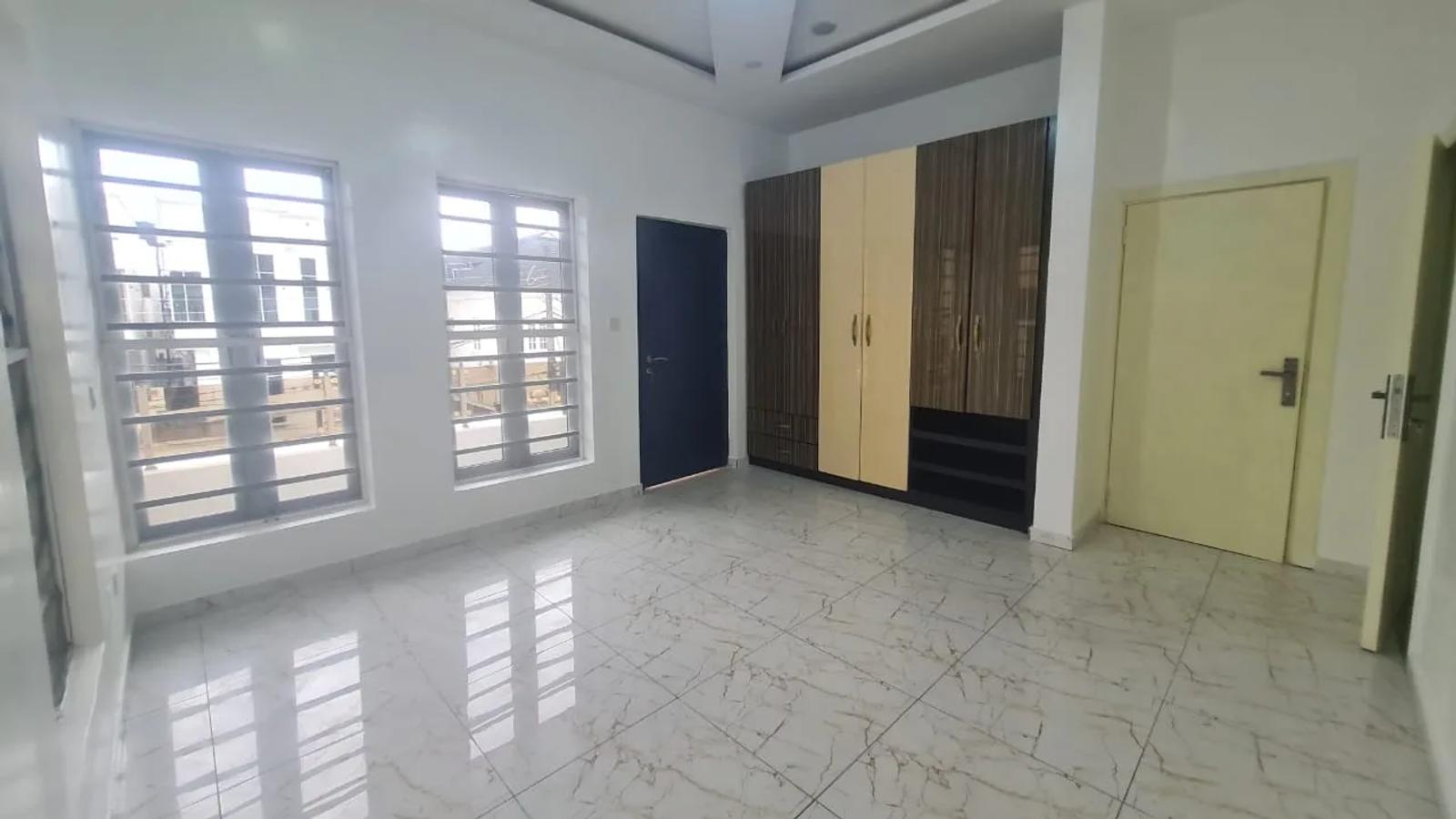 5 Bedroom Fully Detached Duplex
