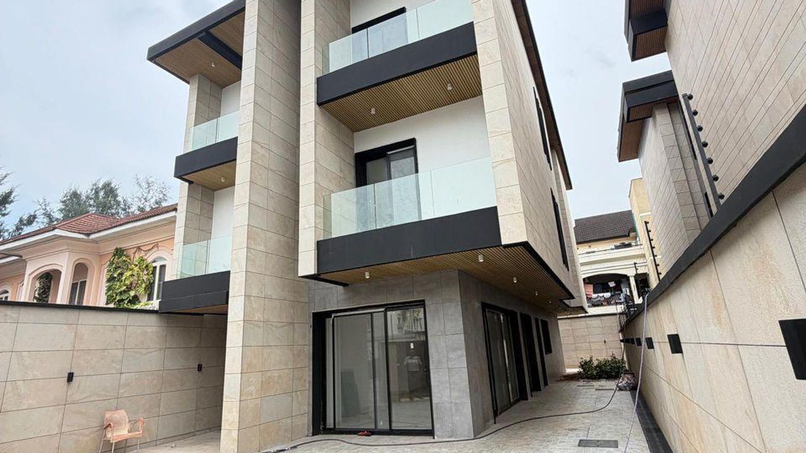 5 Bedroom Fully Detached Duplex