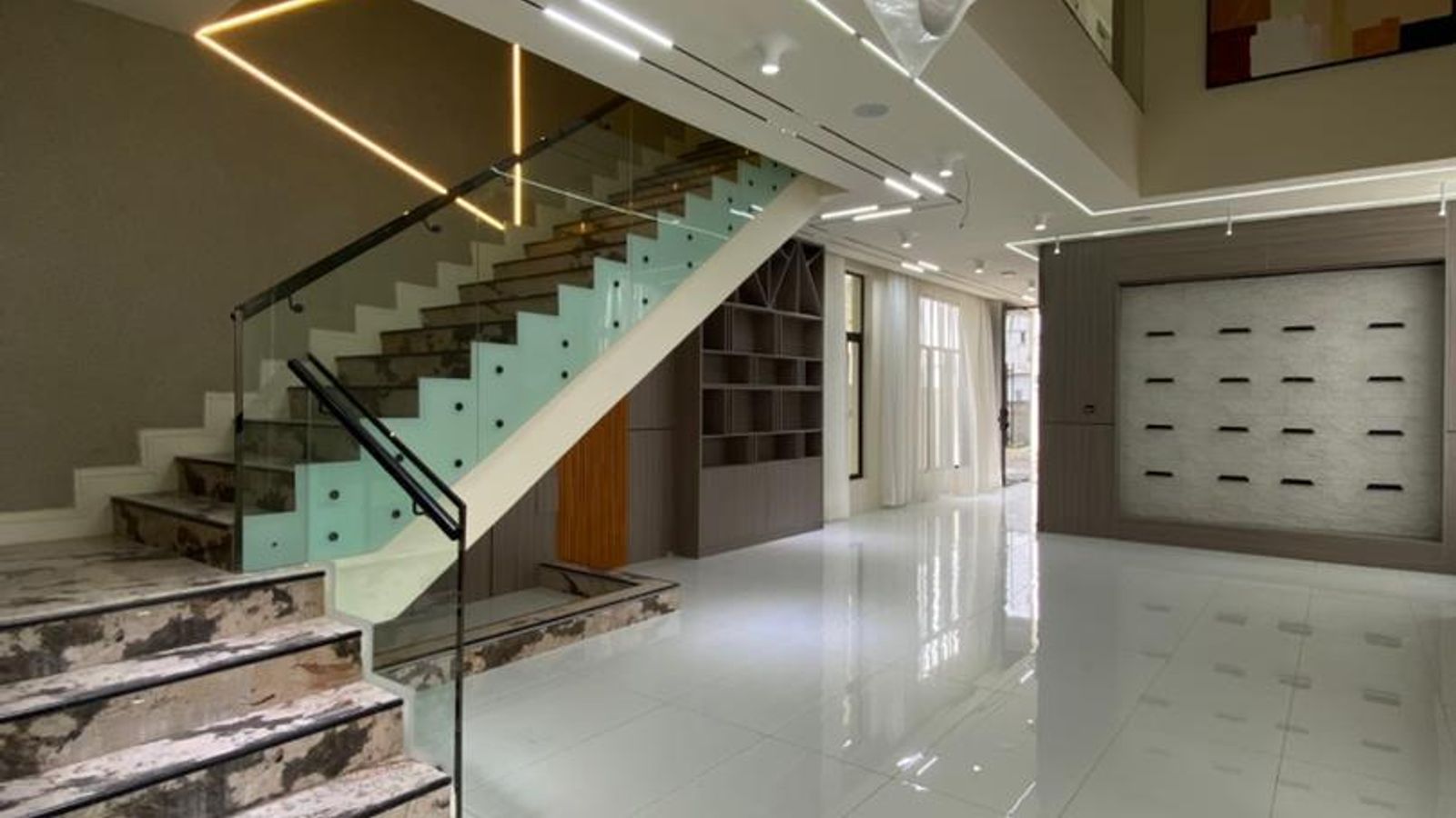 5 Bedroom Fully Detached Duplex