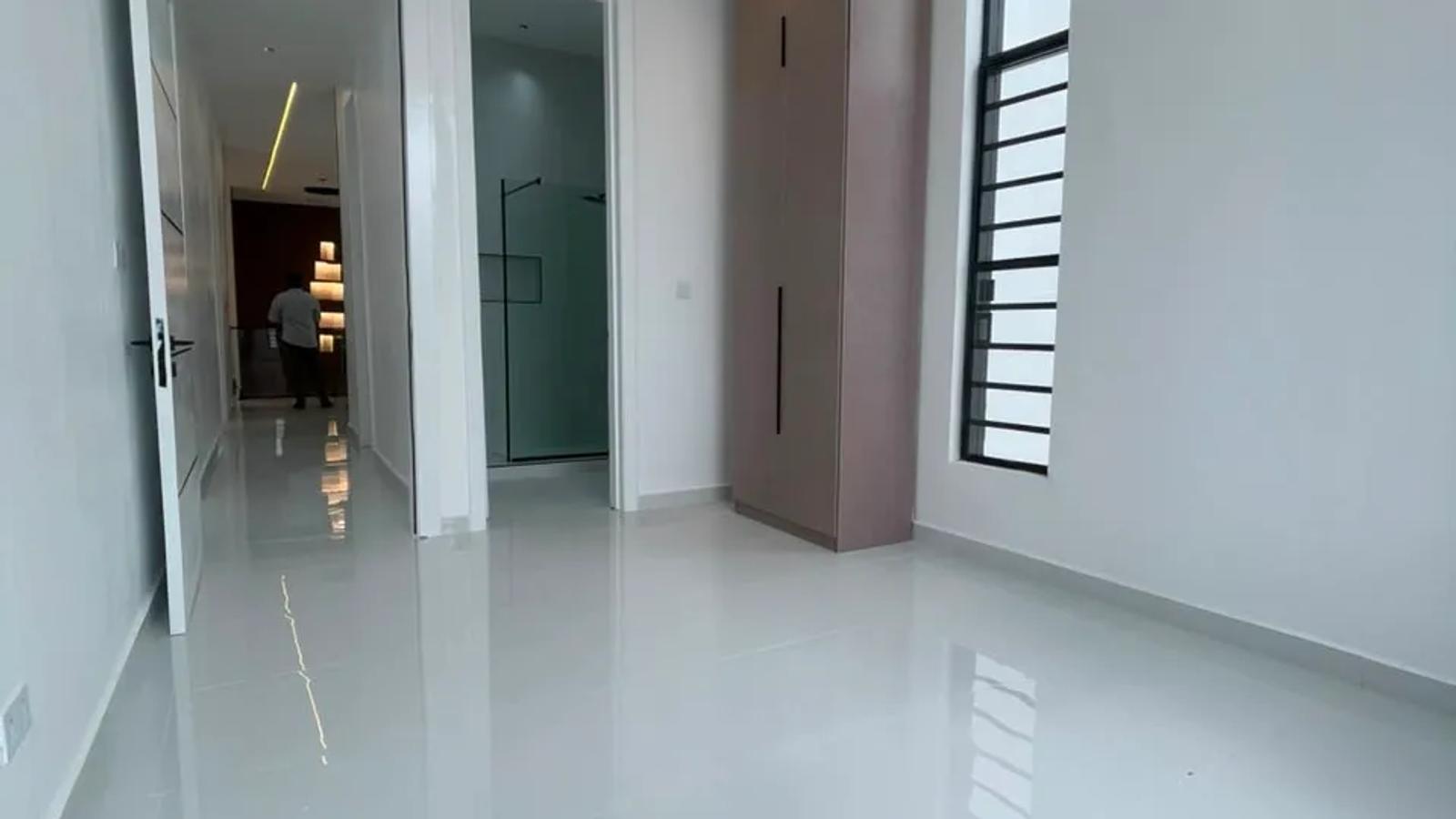 5 Bedroom Fully Detached Duplex