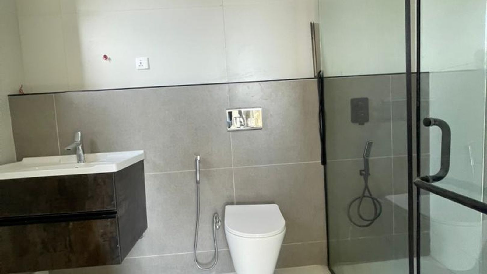 5 Bedroom Fully Detached duplex